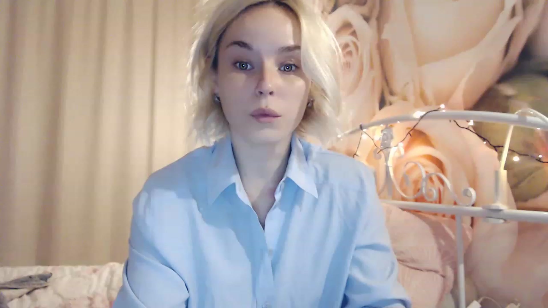 Gallery image thumbnail from EMMA_U2's myfreecams stream on, 12/29/2022, 24:33 image 7 of 20