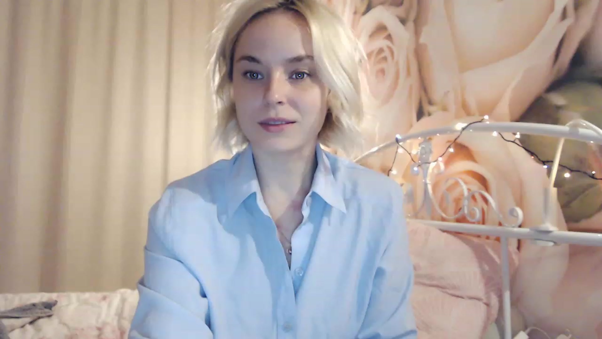 Gallery image thumbnail from EMMA_U2's myfreecams stream on, 12/29/2022, 24:33 image 8 of 20