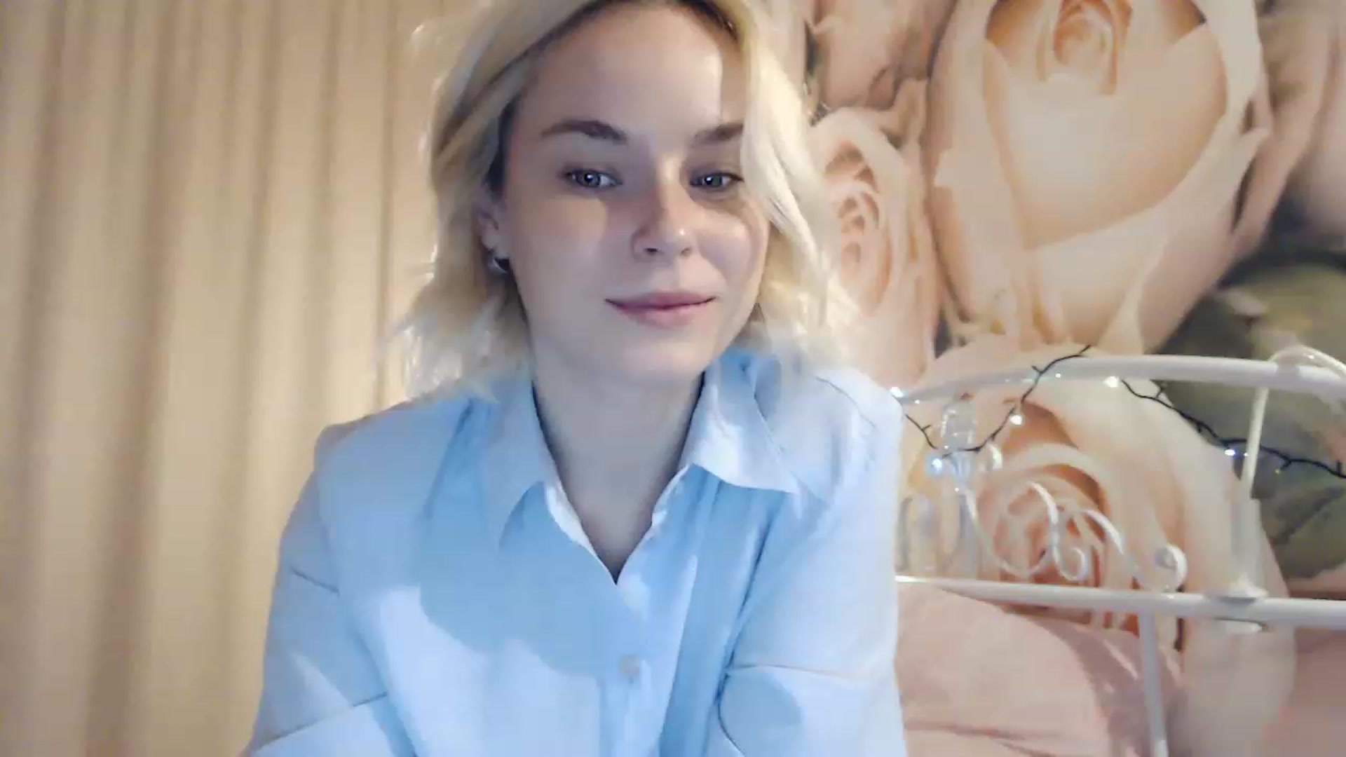 Gallery image thumbnail from EMMA_U2's myfreecams stream on, 12/29/2022, 24:33 image 15 of 20
