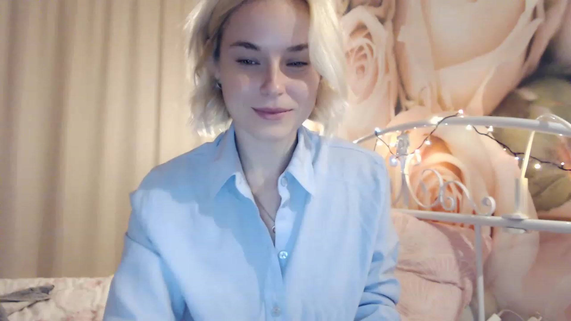 Gallery image thumbnail from EMMA_U2's myfreecams stream on, 12/29/2022, 24:33 image 3 of 20