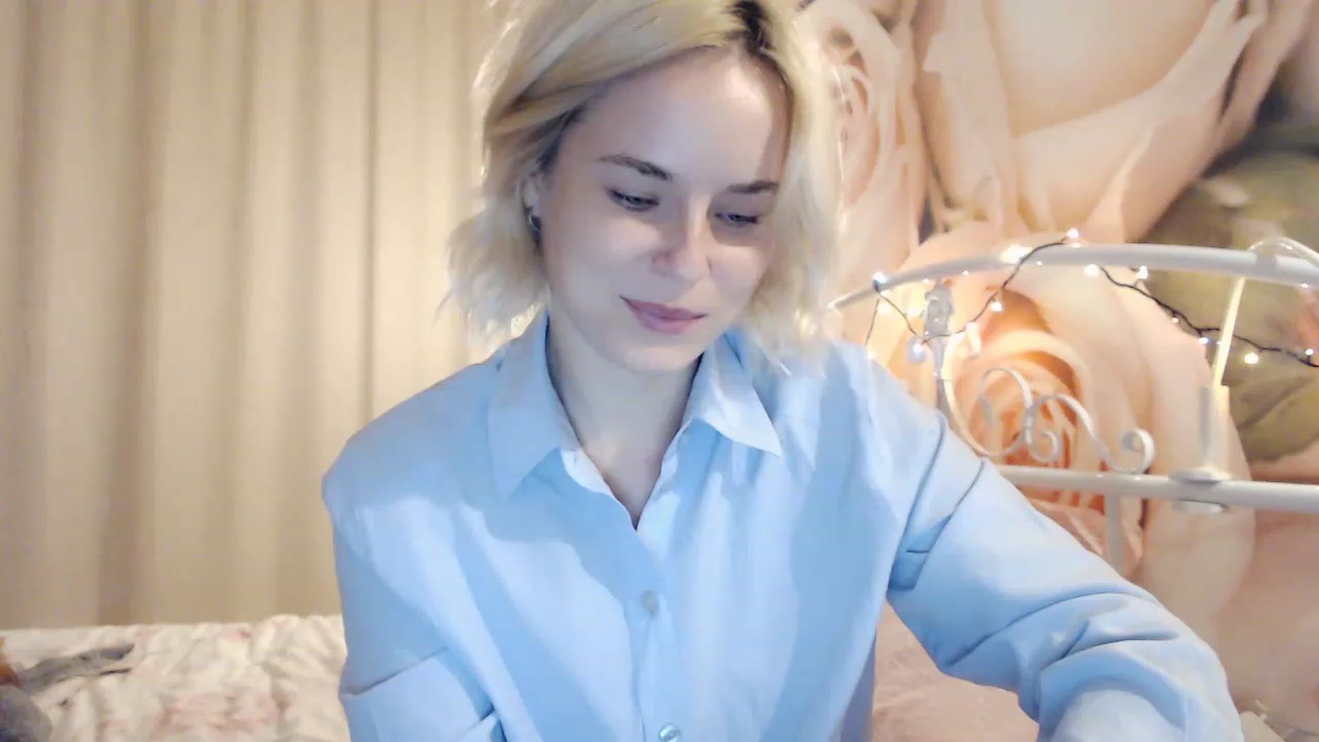 Gallery image thumbnail from EMMA_U2's myfreecams stream on, 12/29/2022, 24:33 image 17 of 20