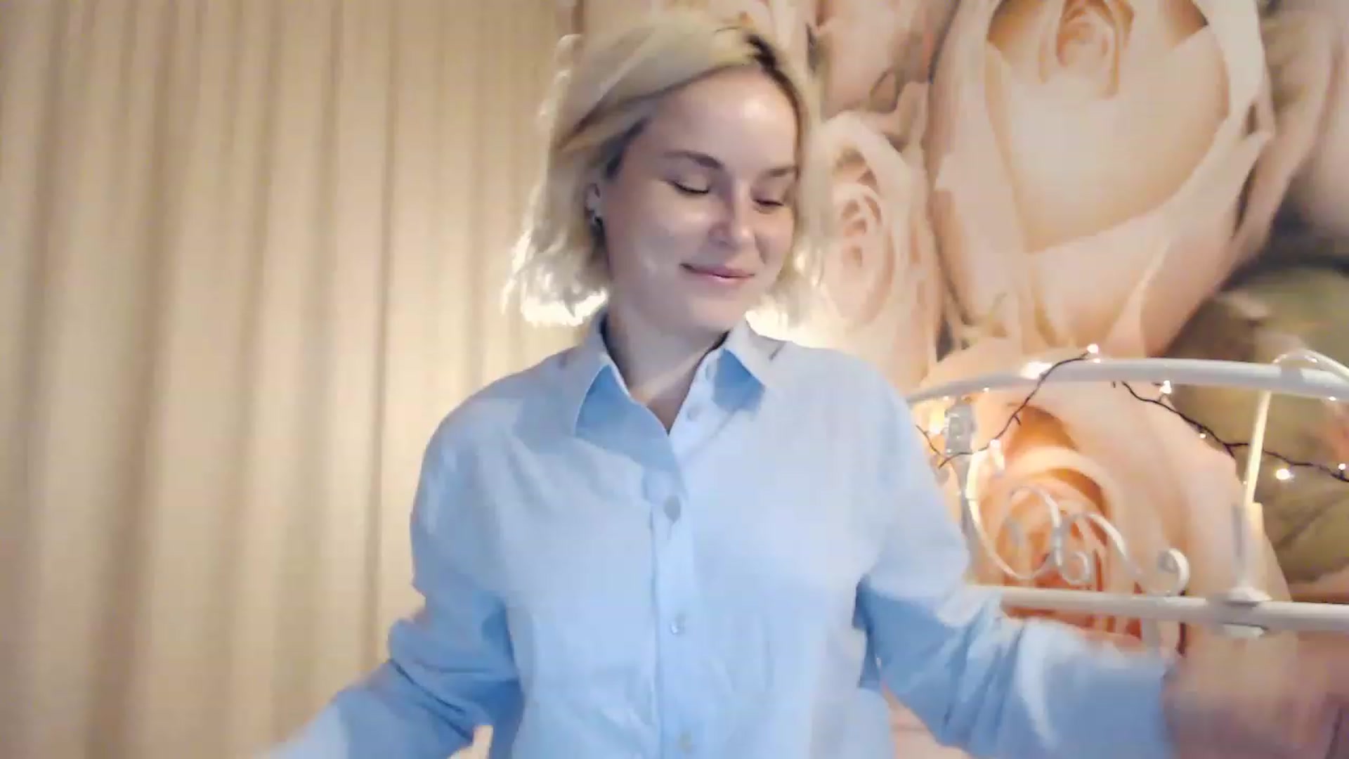 Gallery image thumbnail from EMMA_U2's myfreecams stream on, 12/29/2022, 24:33 image 16 of 20