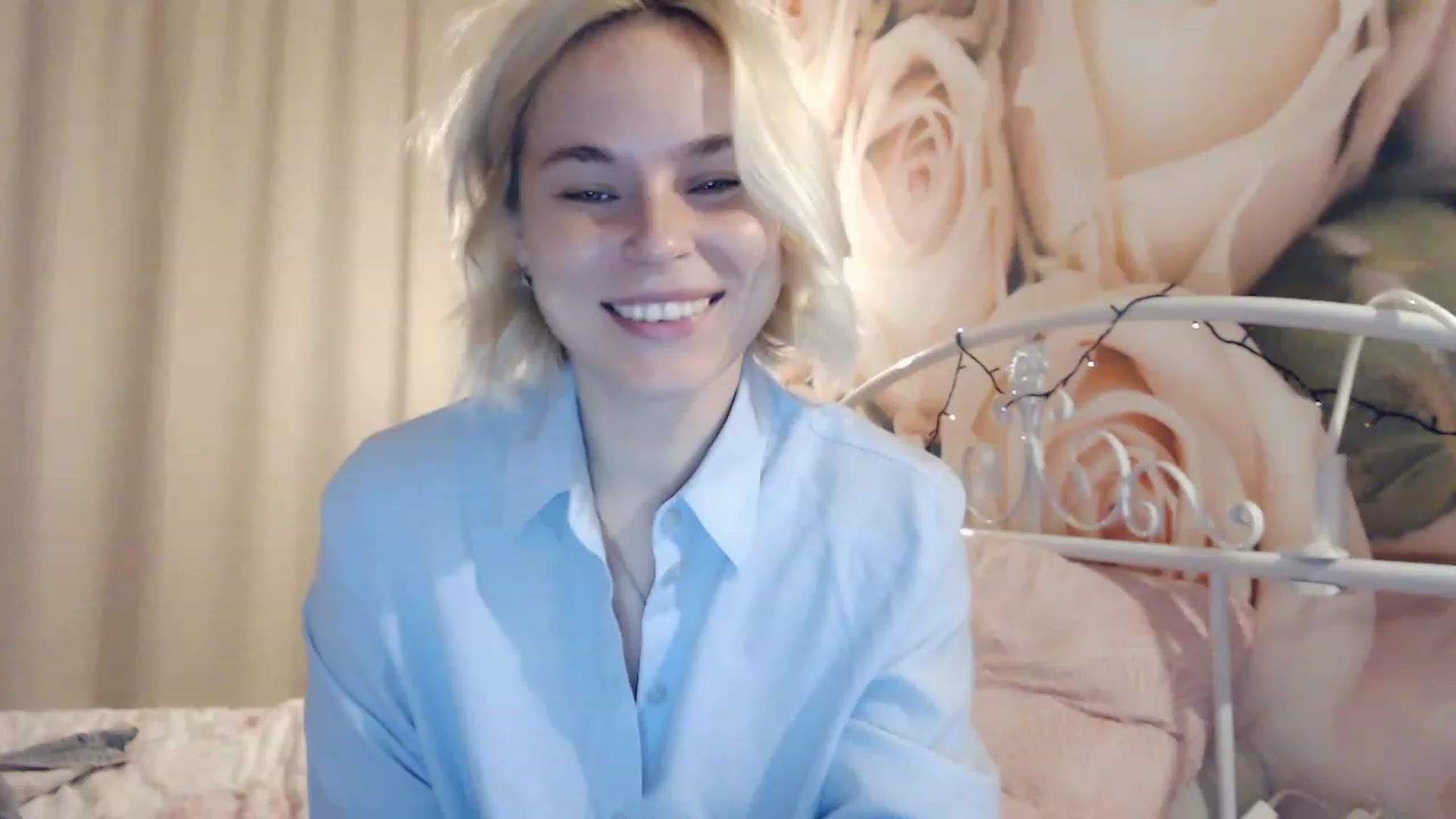 Gallery image thumbnail from EMMA_U2's myfreecams stream on, 12/29/2022, 24:33 image 4 of 20