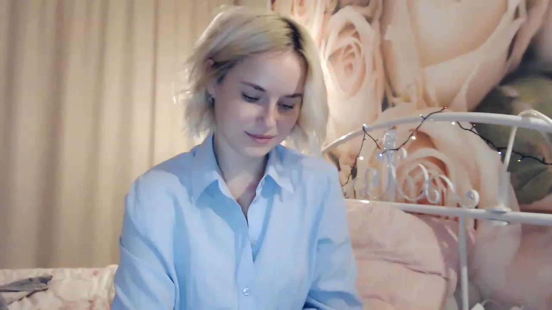 Gallery image thumbnail from EMMA_U2's myfreecams stream on, 12/29/2022, 24:33 image 6 of 20