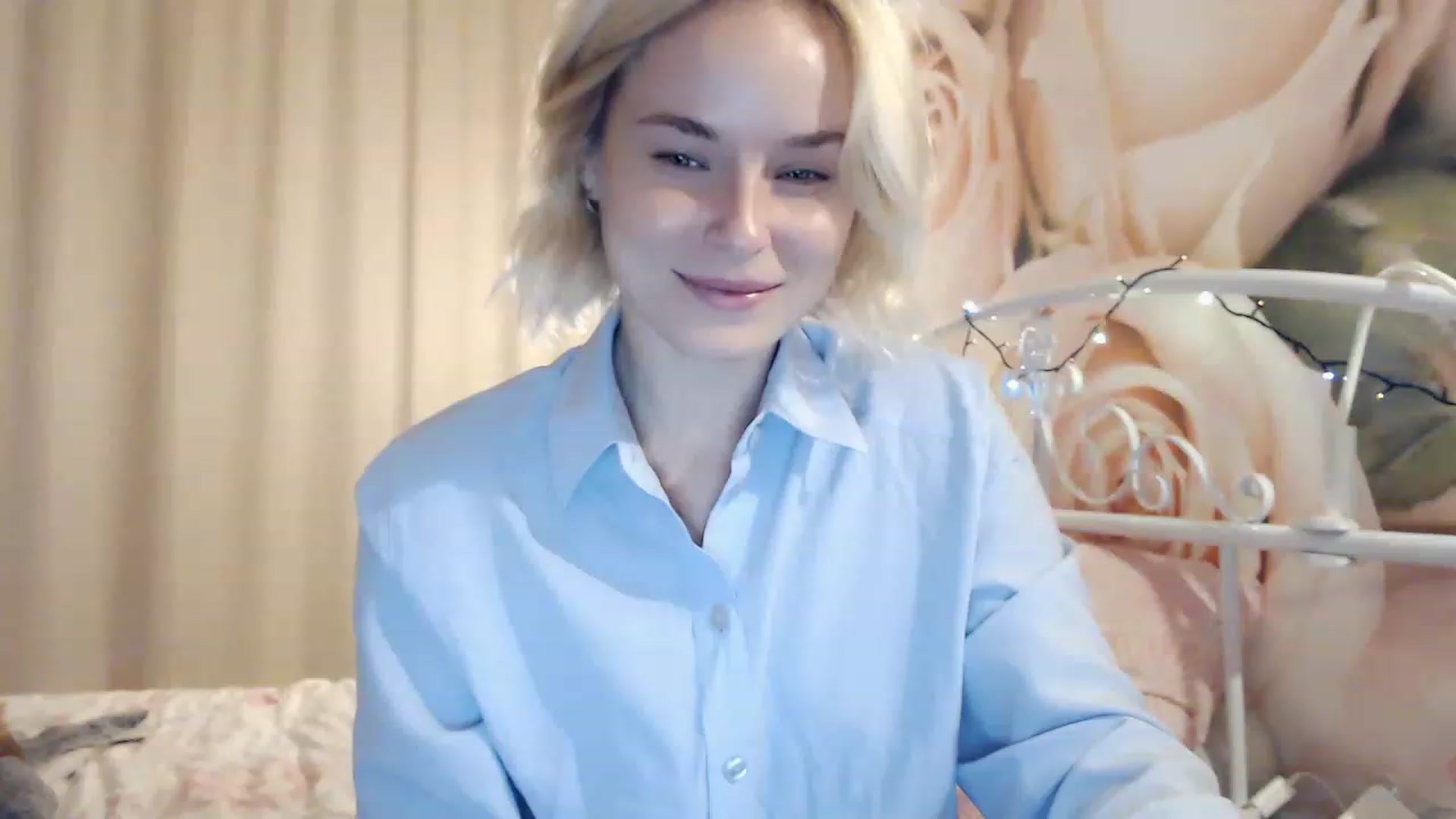 Gallery image thumbnail from EMMA_U2's myfreecams stream on, 12/29/2022, 24:33 image 18 of 20