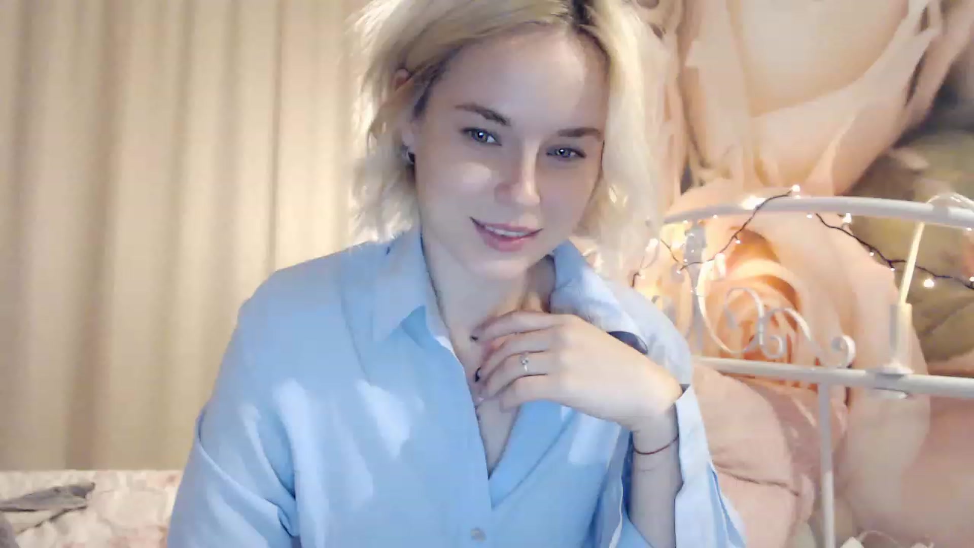 Gallery image thumbnail from EMMA_U2's myfreecams stream on, 12/29/2022, 24:41 image 5 of 20