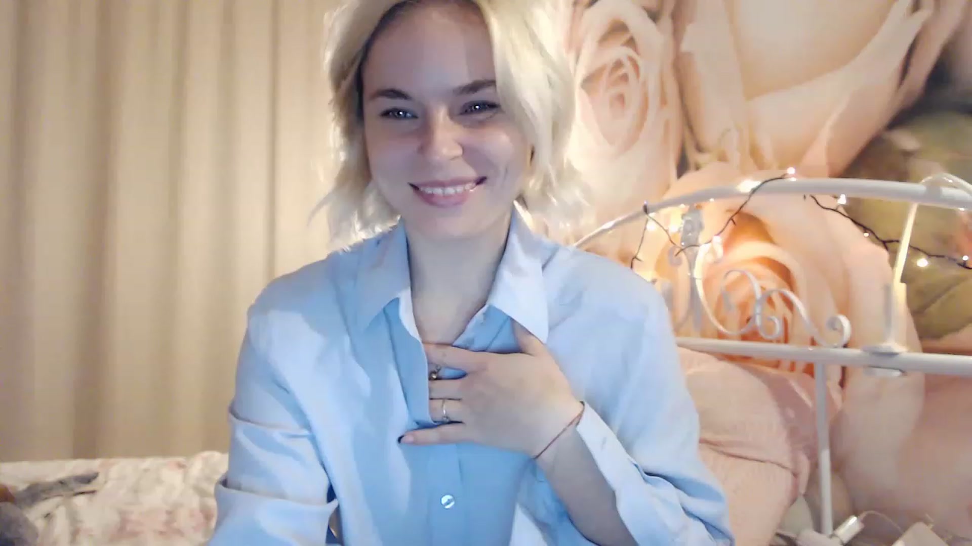 Gallery image thumbnail from EMMA_U2's myfreecams stream on, 12/29/2022, 24:41 image 18 of 20