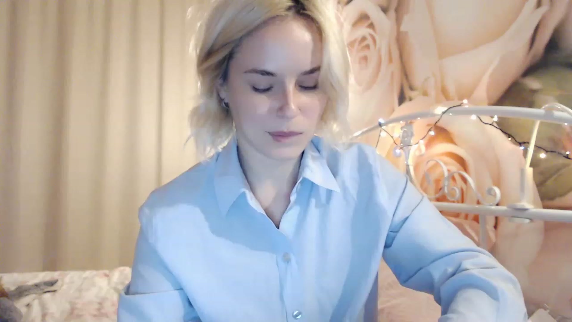 Gallery image thumbnail from EMMA_U2's myfreecams stream on, 12/29/2022, 24:41 image 15 of 20