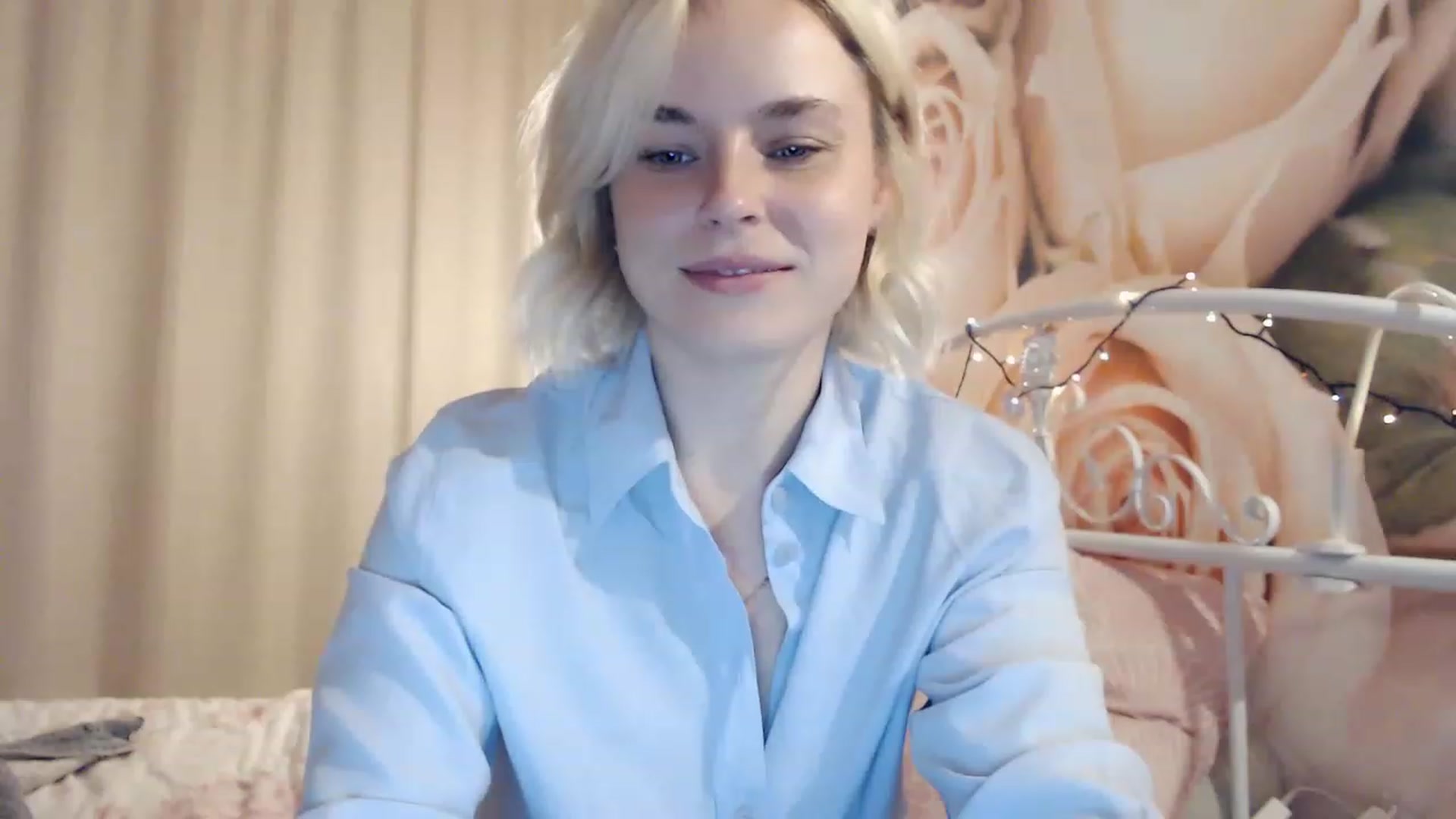 Gallery image thumbnail from EMMA_U2's myfreecams stream on, 12/29/2022, 24:41 image 3 of 20