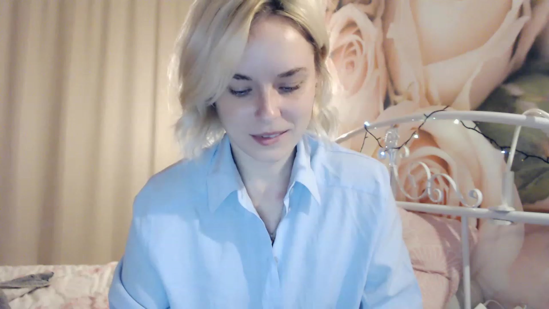 Gallery image thumbnail from EMMA_U2's myfreecams stream on, 12/29/2022, 24:41 image 4 of 20