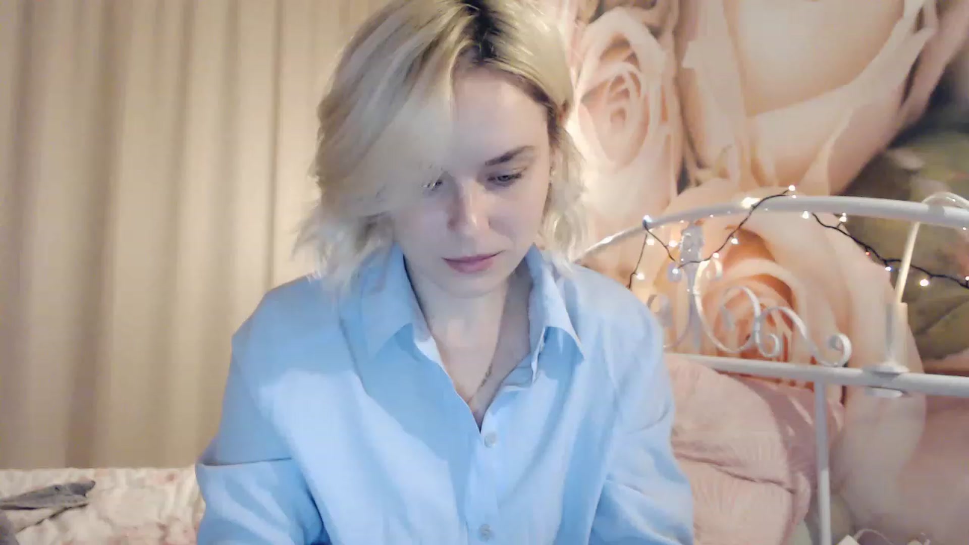 Gallery image thumbnail from EMMA_U2's myfreecams stream on, 12/29/2022, 24:41 image 1 of 20