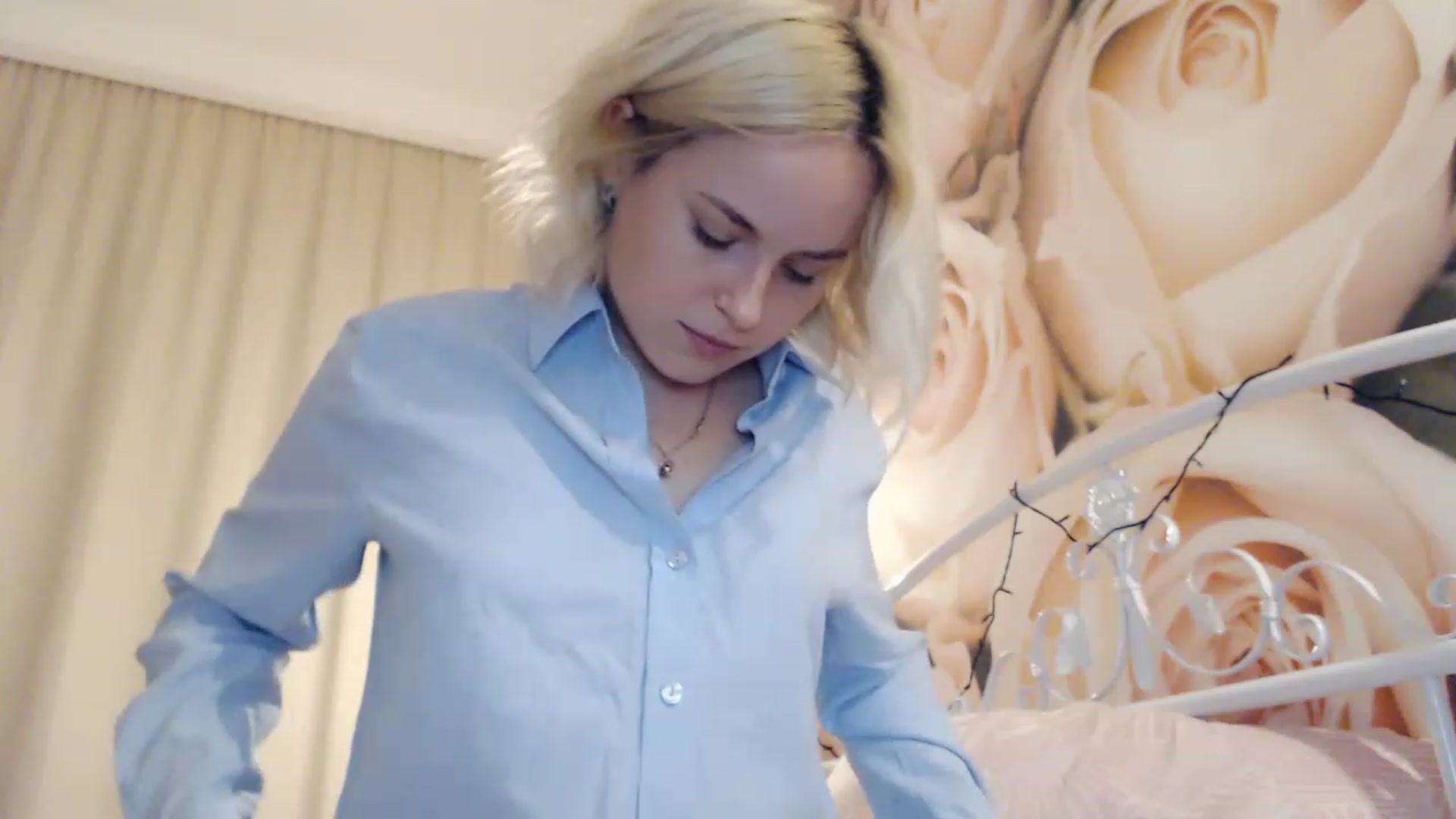 Gallery image thumbnail from EMMA_U2's myfreecams stream on, 12/29/2022, 24:41 image 11 of 20