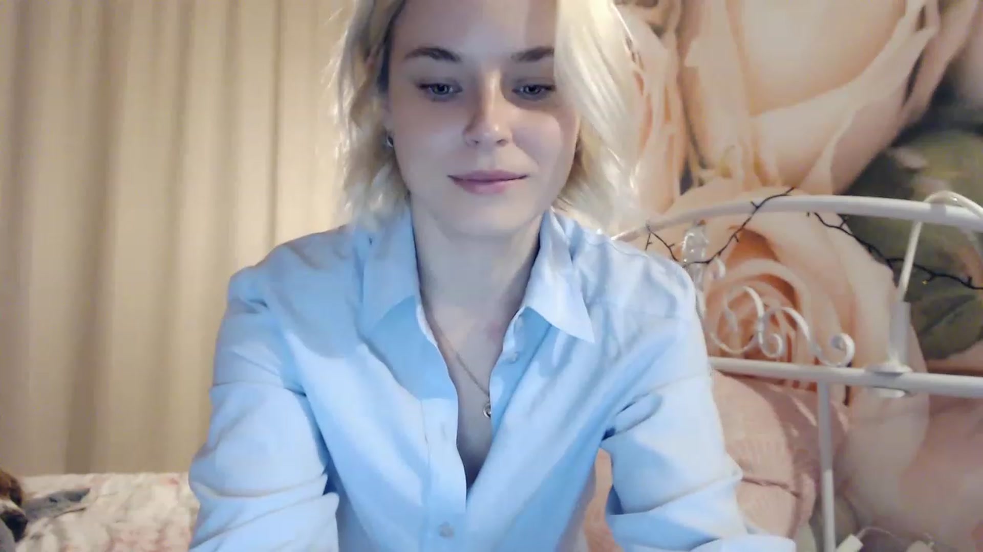 Gallery image thumbnail from EMMA_U2's myfreecams stream on, 12/29/2022, 24:41 image 10 of 20