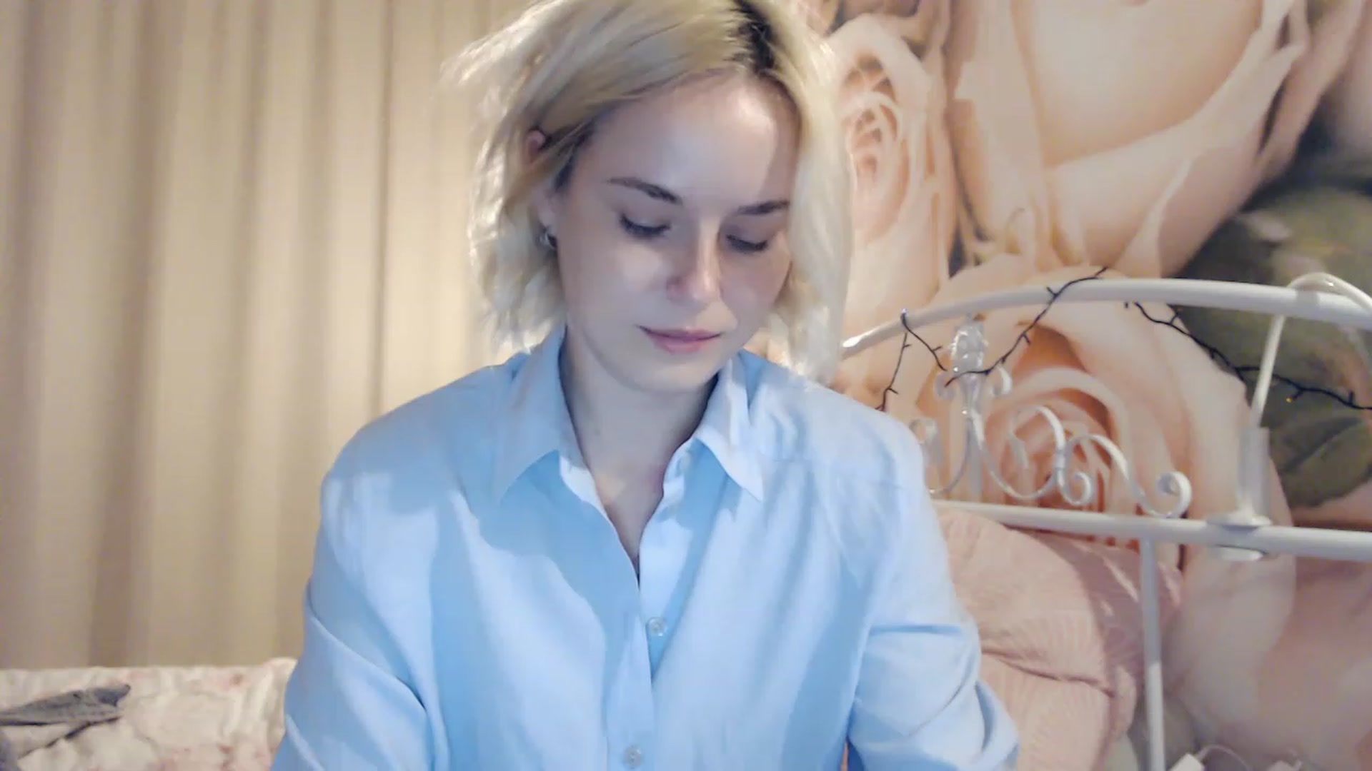 Gallery image thumbnail from EMMA_U2's myfreecams stream on, 12/29/2022, 24:41 image 8 of 20
