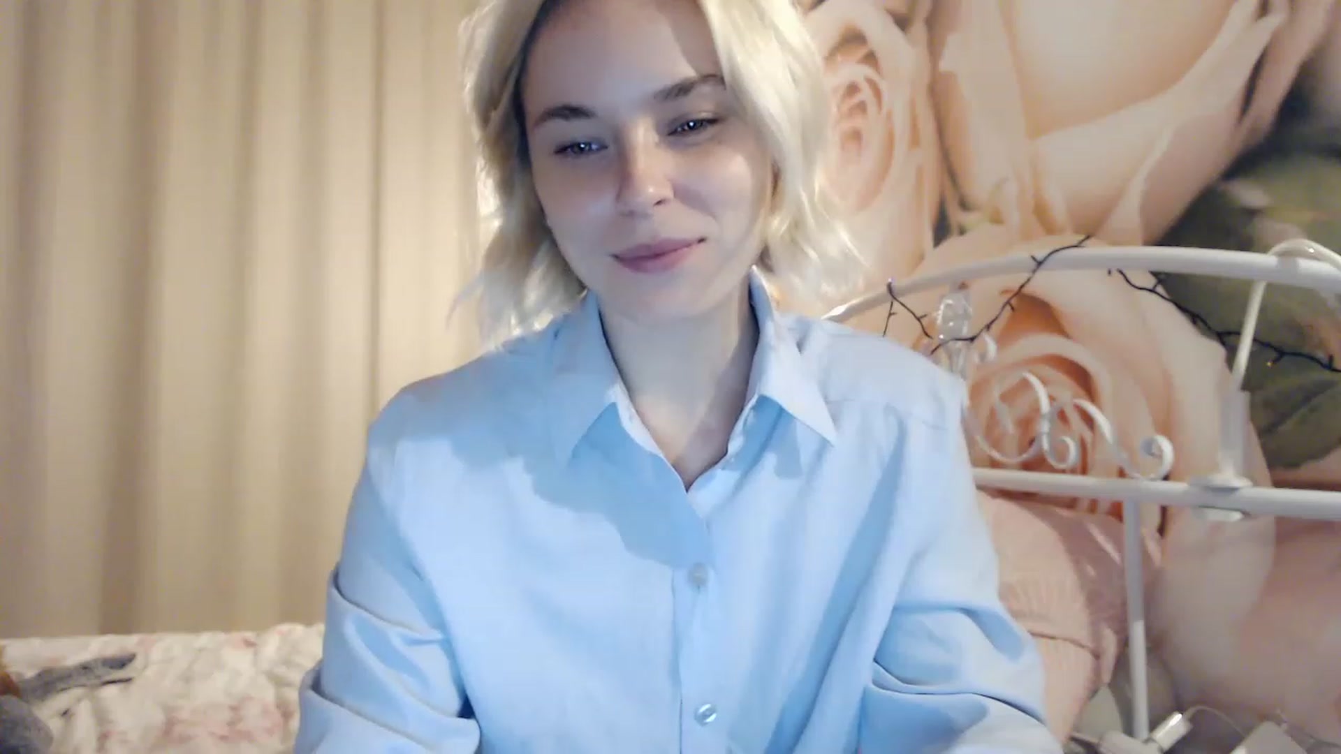 Gallery image thumbnail from EMMA_U2's myfreecams stream on, 12/29/2022, 24:41 image 17 of 20