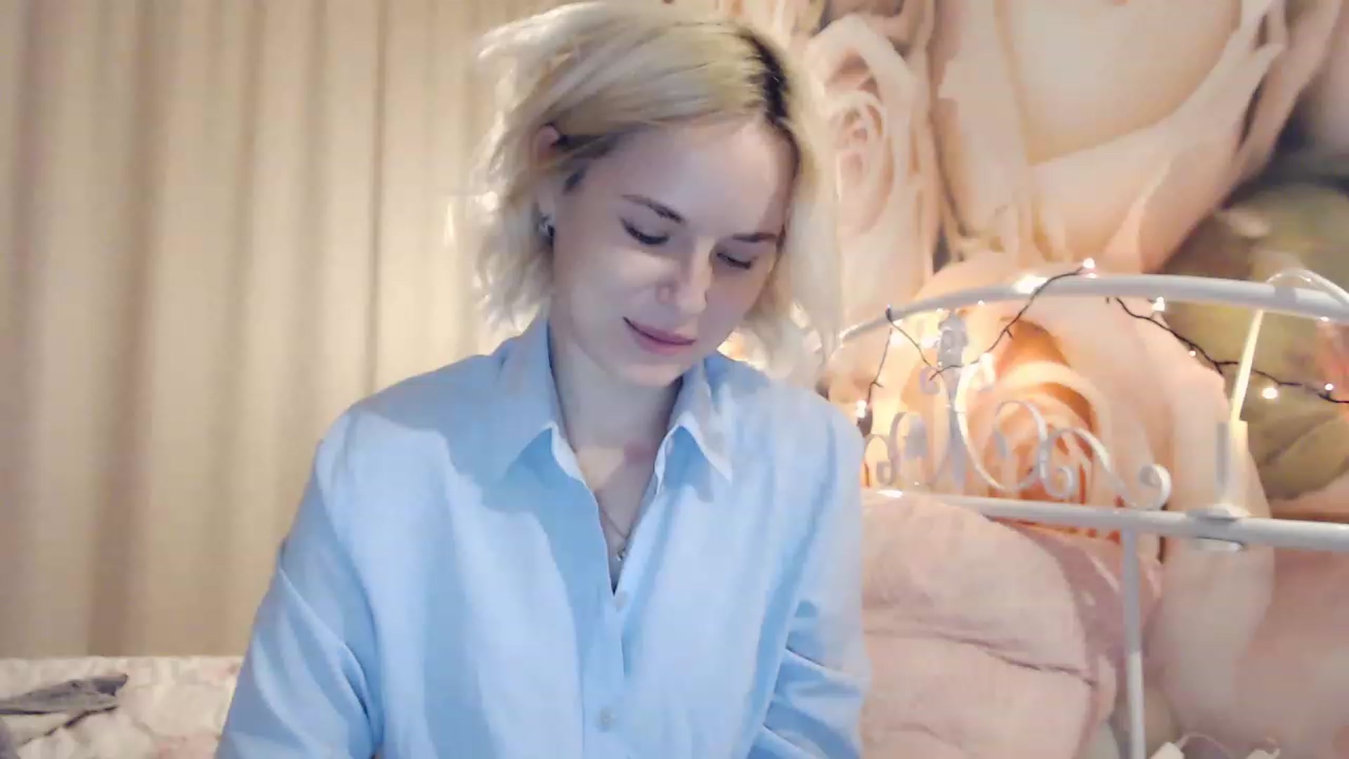 Gallery image thumbnail from EMMA_U2's myfreecams stream on, 12/29/2022, 24:41 image 7 of 20