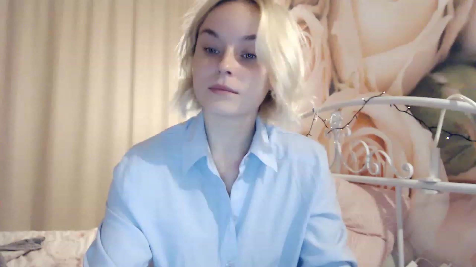 Gallery image thumbnail from EMMA_U2's myfreecams stream on, 12/29/2022, 24:41 image 9 of 20
