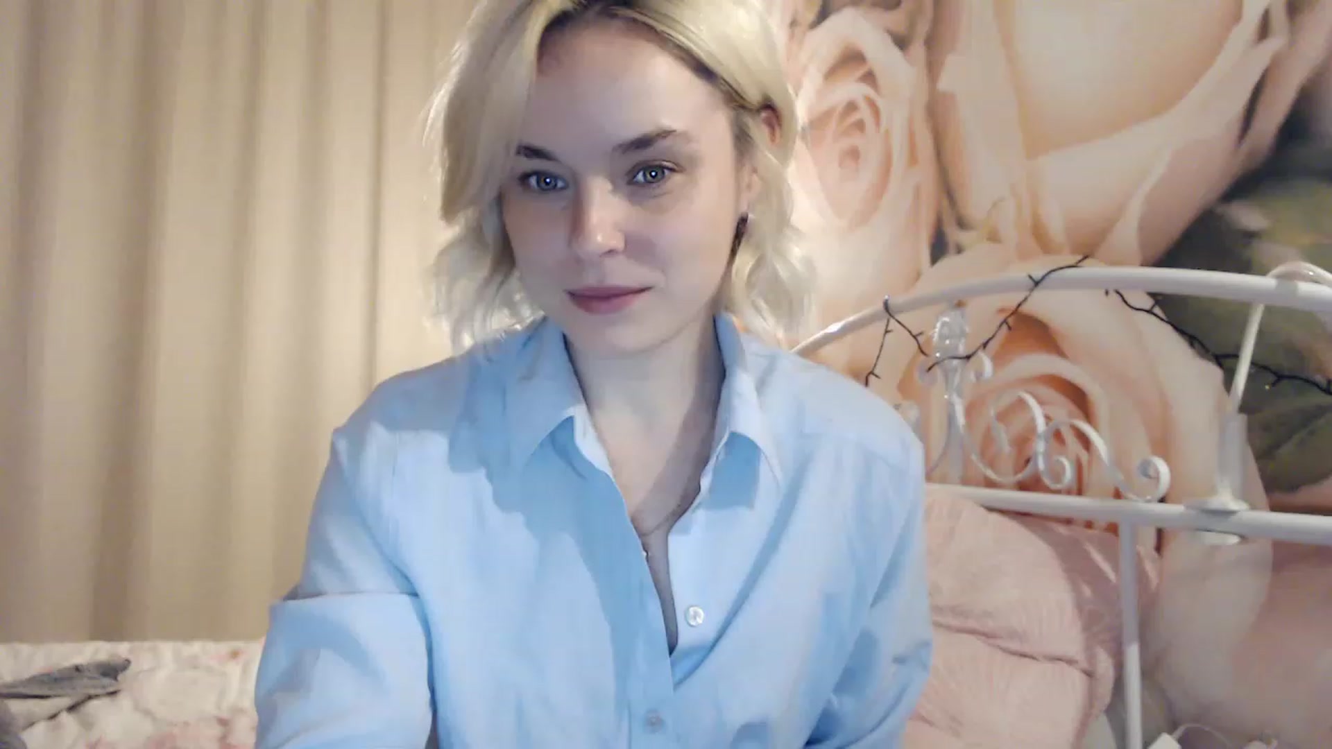 Gallery image thumbnail from EMMA_U2's myfreecams stream on, 12/29/2022, 24:41 image 2 of 20