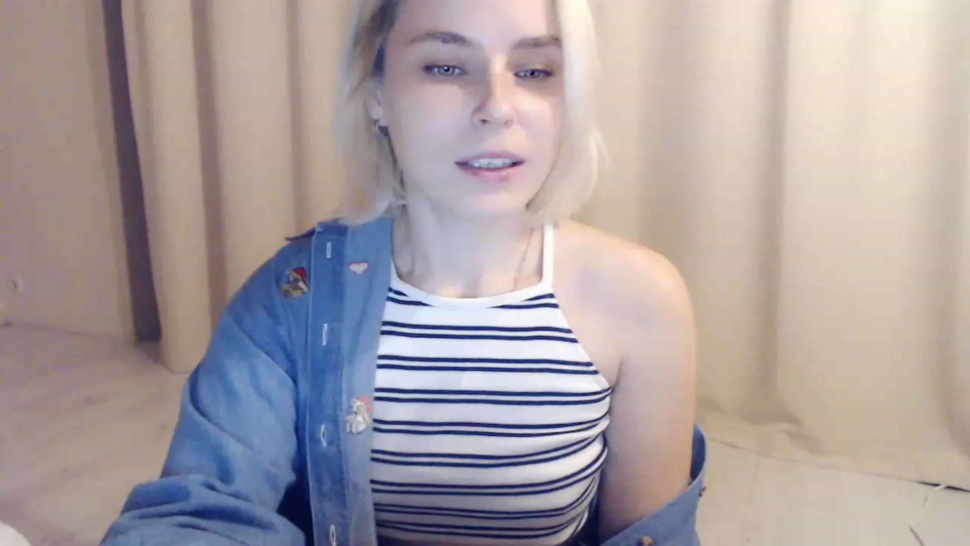 Gallery image thumbnail from EMMA_U2's myfreecams stream on, 12/30/2022, 01:13 image 3 of 20