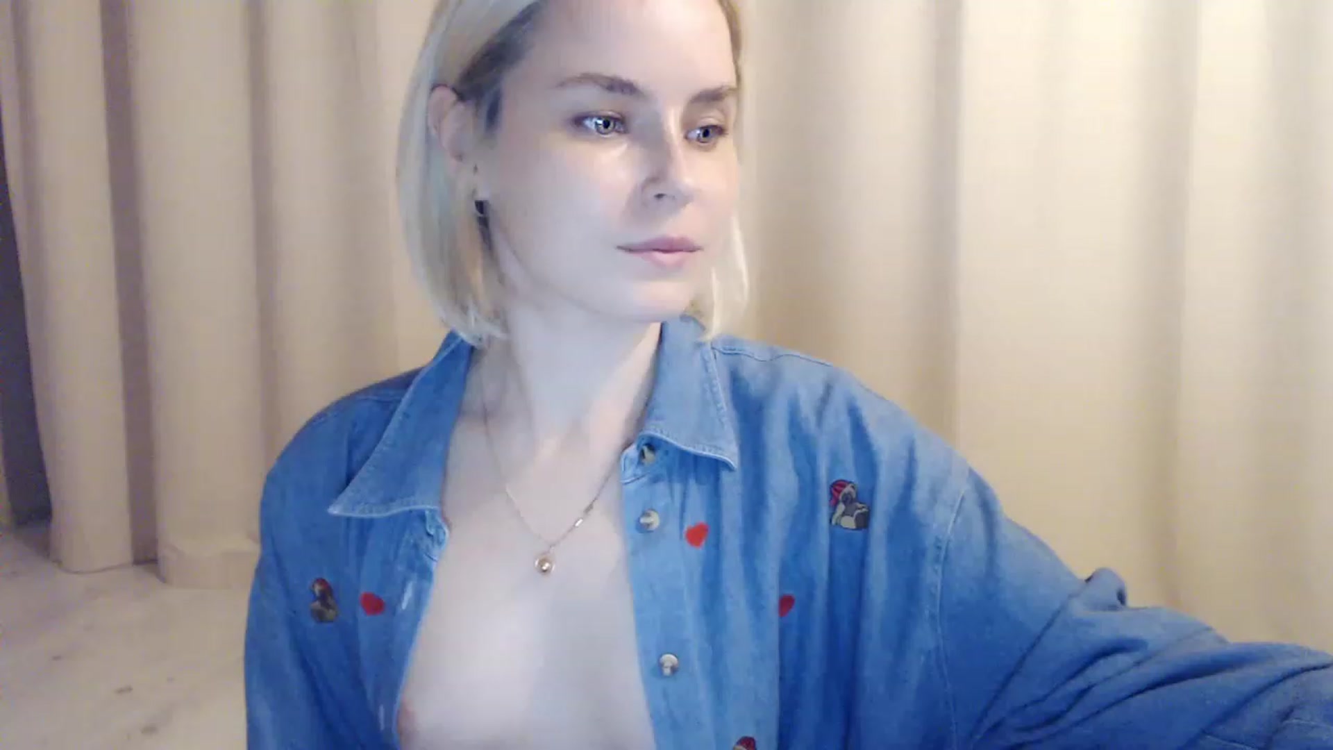 Gallery image thumbnail from EMMA_U2's myfreecams stream on, 12/30/2022, 01:13 image 10 of 20