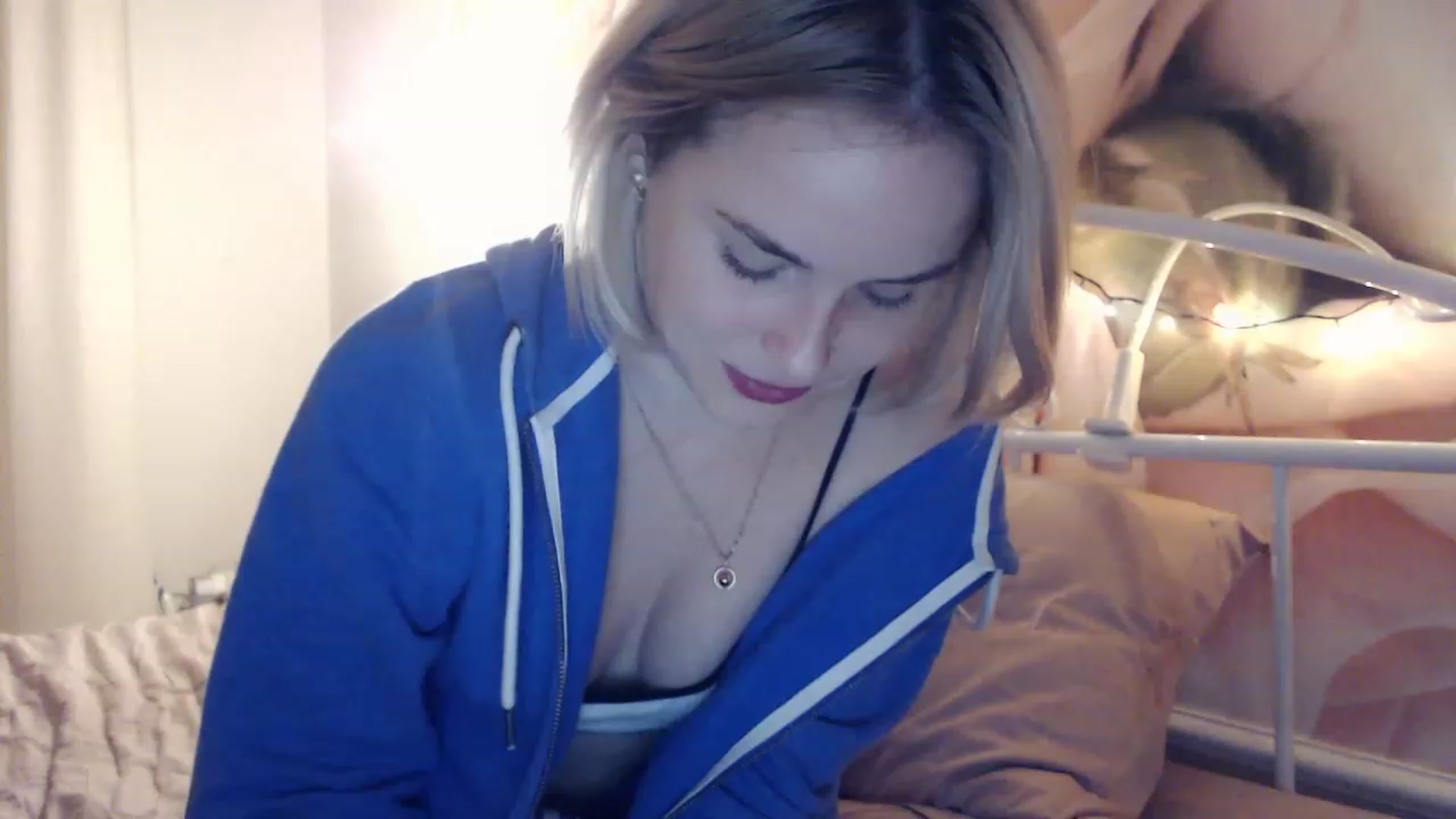 Gallery image thumbnail from EMMA_U2's myfreecams stream on, 01/11/2023, 01:33 image 6 of 20