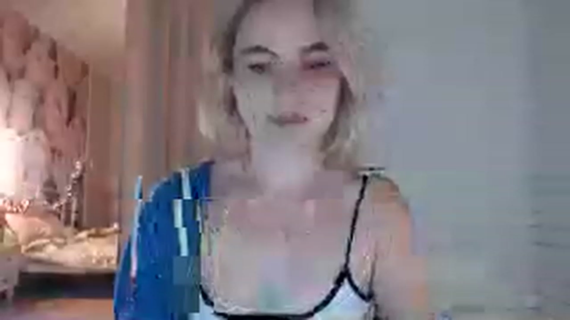Gallery image thumbnail from EMMA_U2's myfreecams stream on, 01/21/2023, 15:29 image 18 of 20