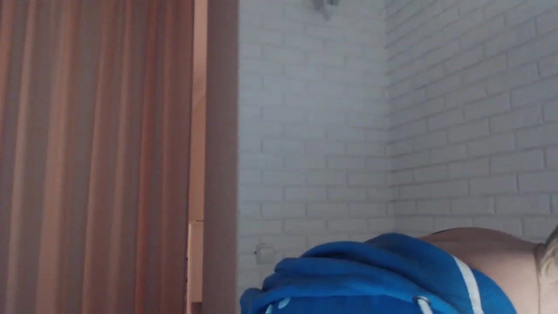 Gallery image thumbnail from EMMA_U2's myfreecams stream on, 01/27/2023, 18:48 image 11 of 20