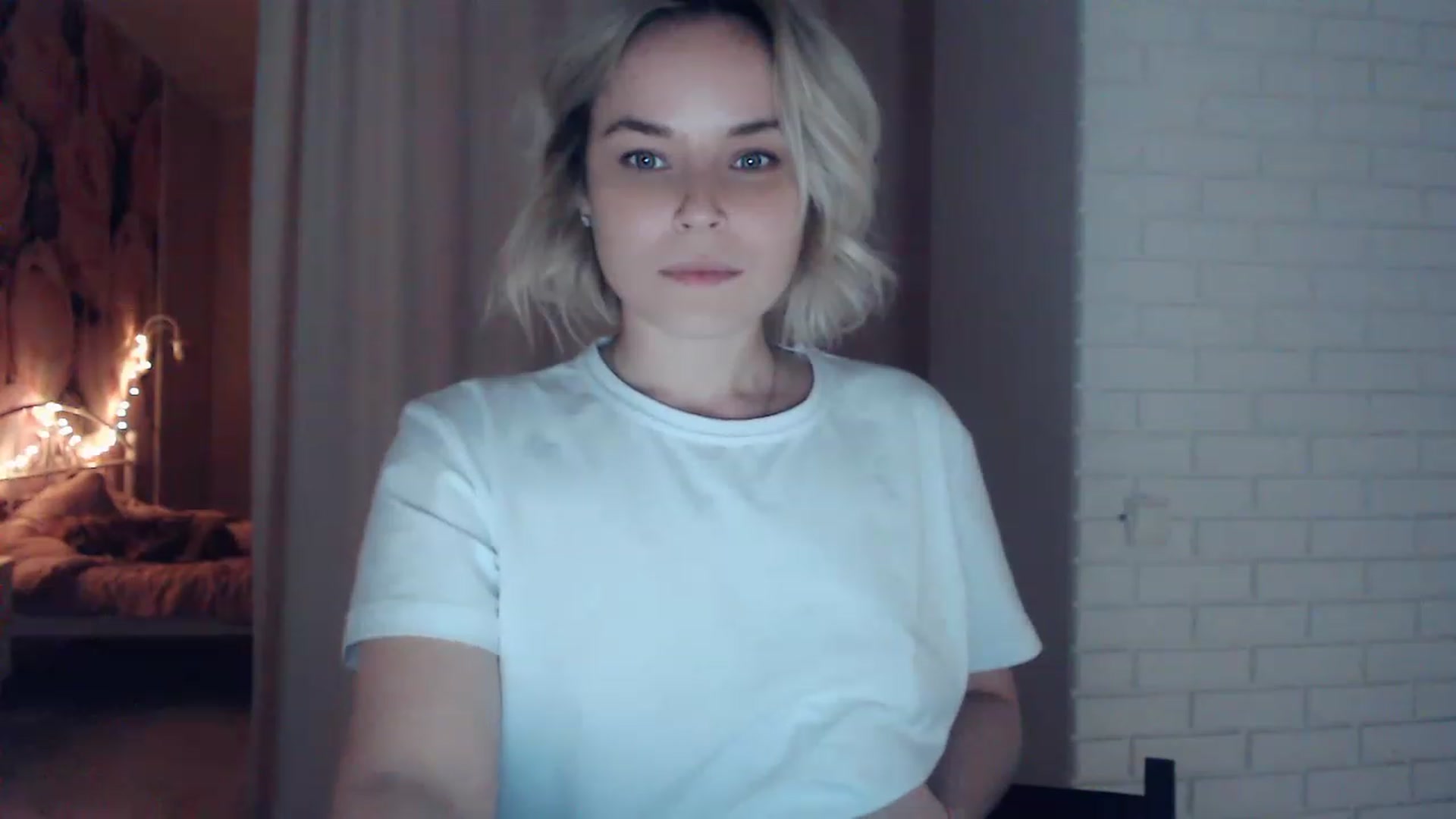 Gallery image thumbnail from EMMA_U2's myfreecams stream on, 01/30/2023, 01:52 image 12 of 20