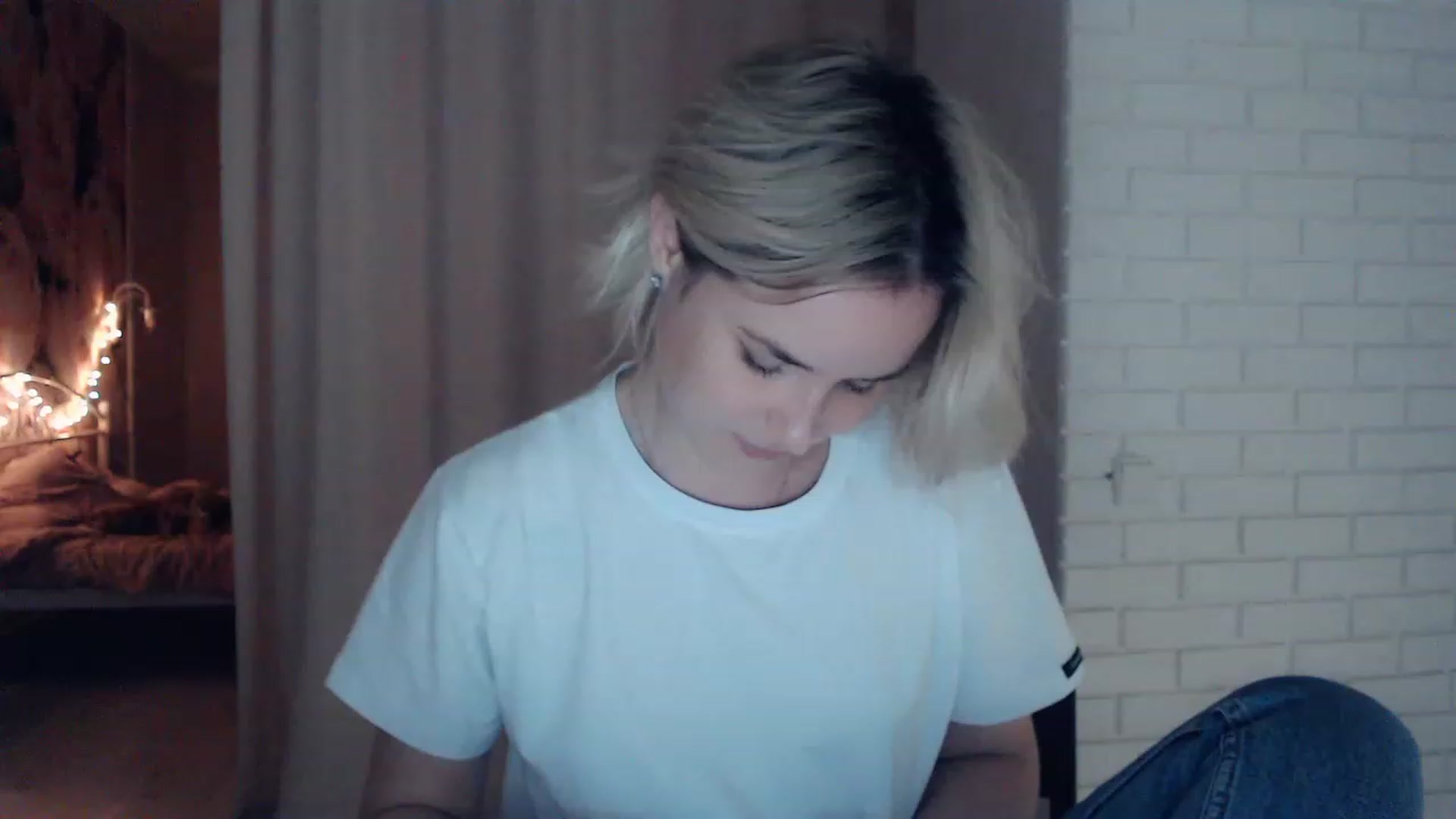 Gallery image thumbnail from EMMA_U2's myfreecams stream on, 01/30/2023, 03:11 image 15 of 20