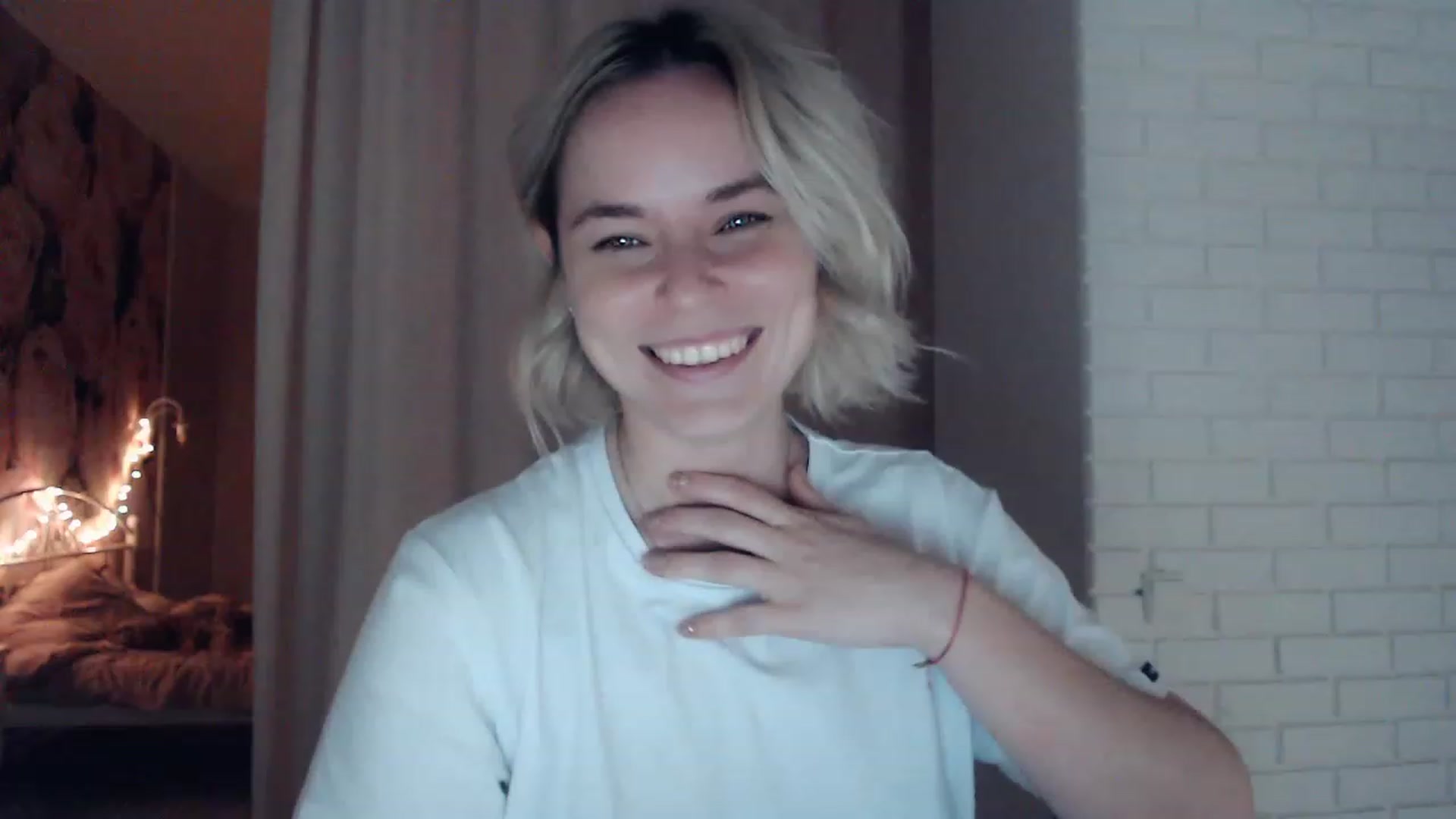 Gallery image thumbnail from EMMA_U2's myfreecams stream on, 01/30/2023, 03:11 image 17 of 20