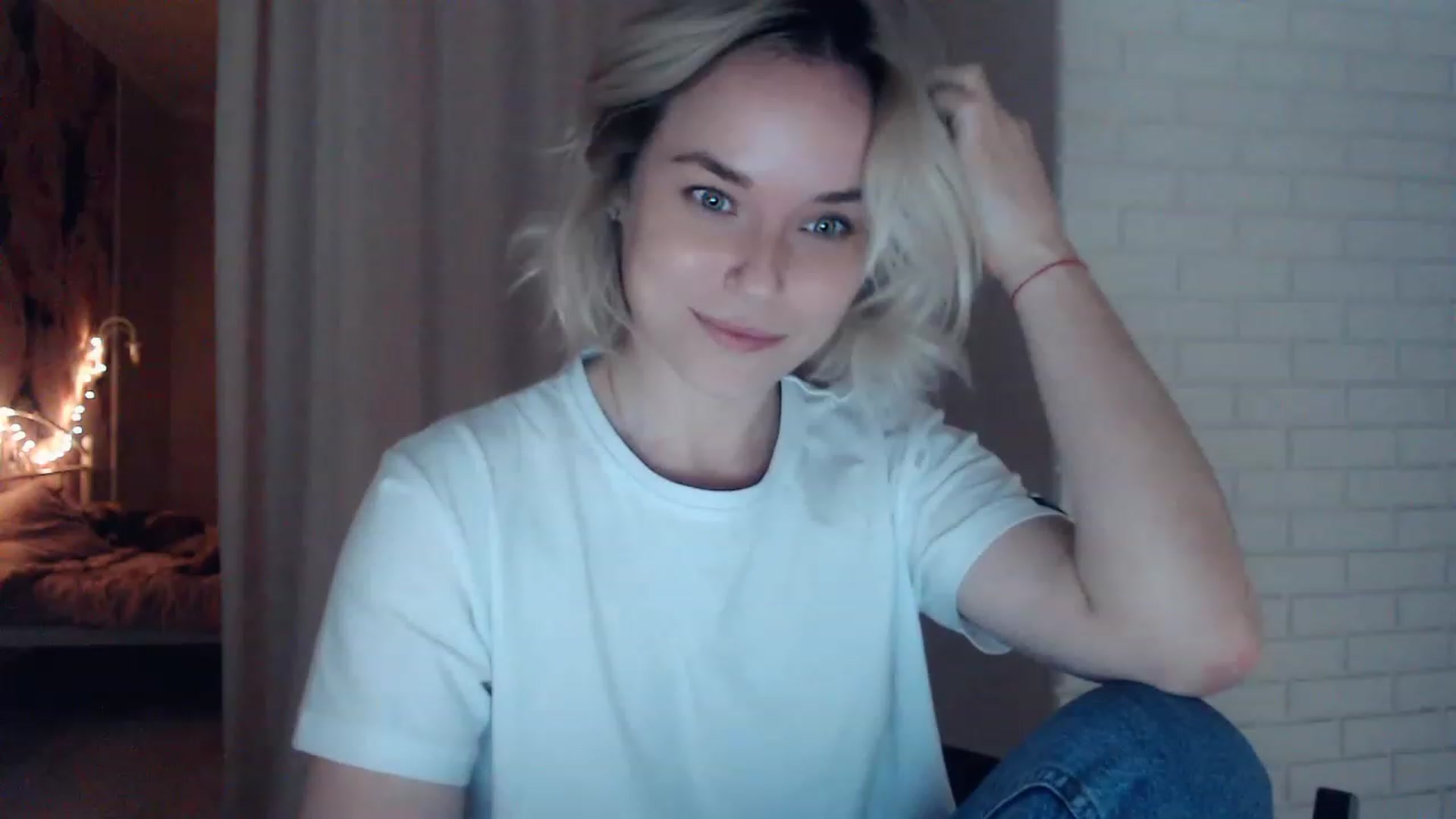 Gallery image thumbnail from EMMA_U2's myfreecams stream on, 01/30/2023, 03:11 image 10 of 20