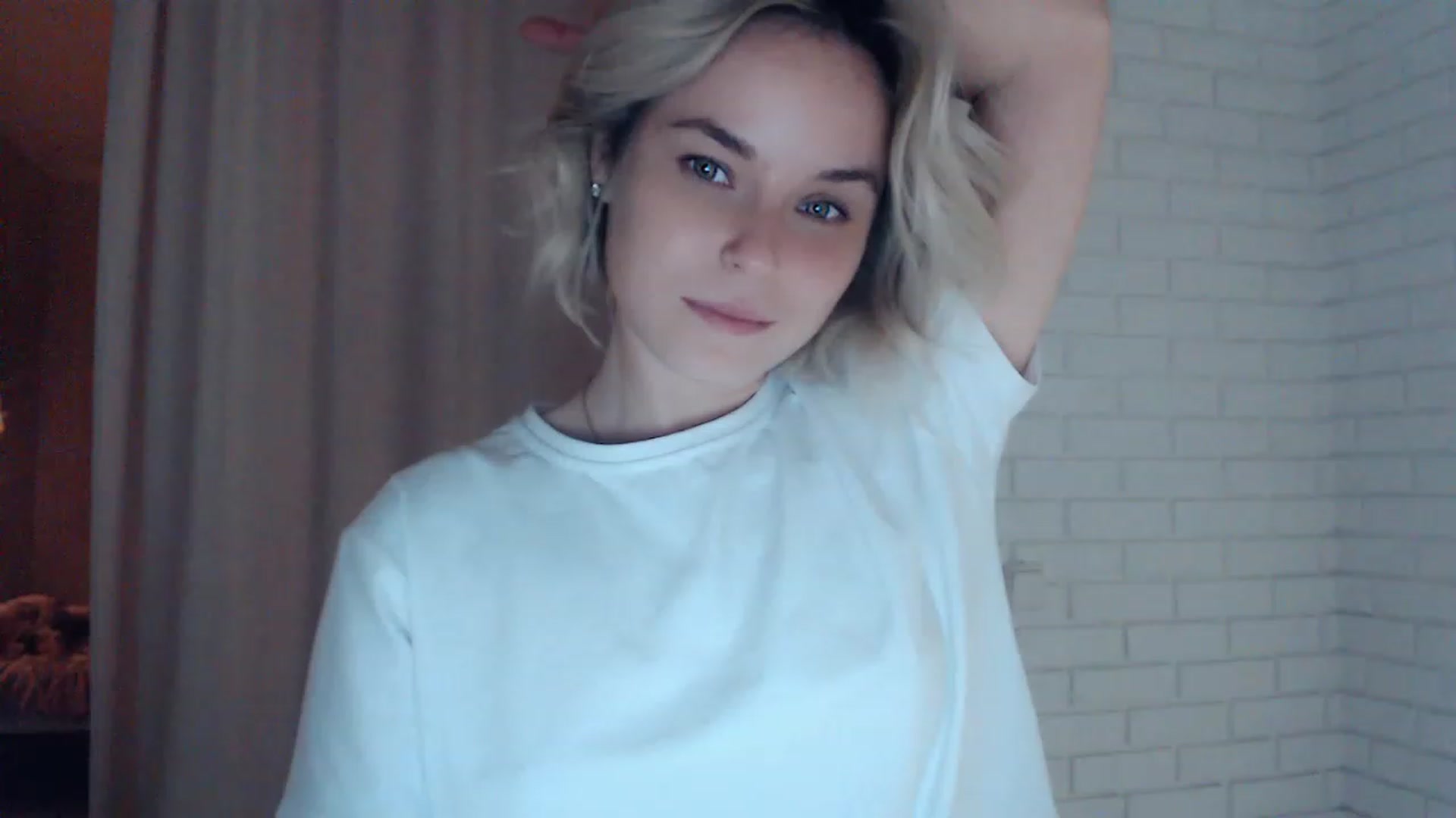 Gallery image thumbnail from EMMA_U2's myfreecams stream on, 01/30/2023, 03:43 image 6 of 20