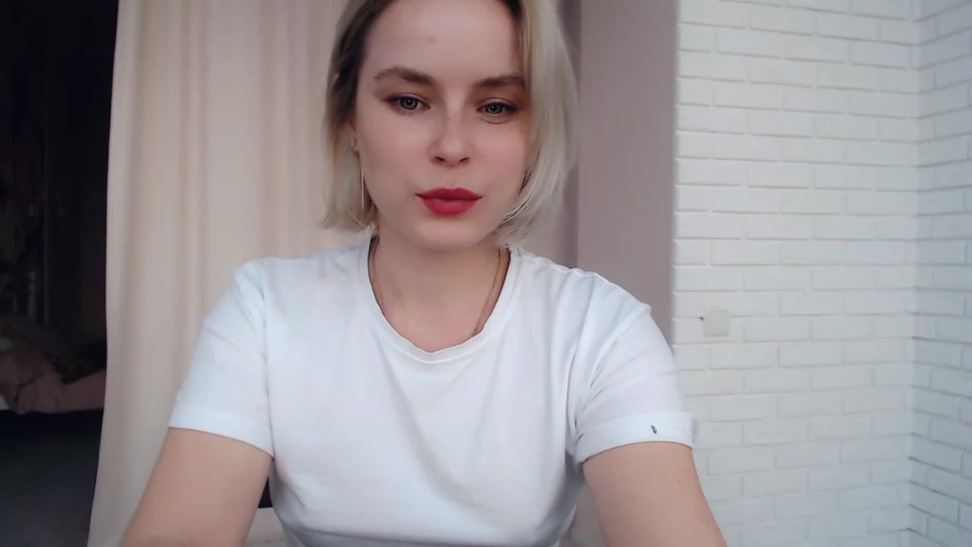 Gallery image thumbnail from EMMA_U2's myfreecams stream on, 02/17/2023, 15:44 image 10 of 20
