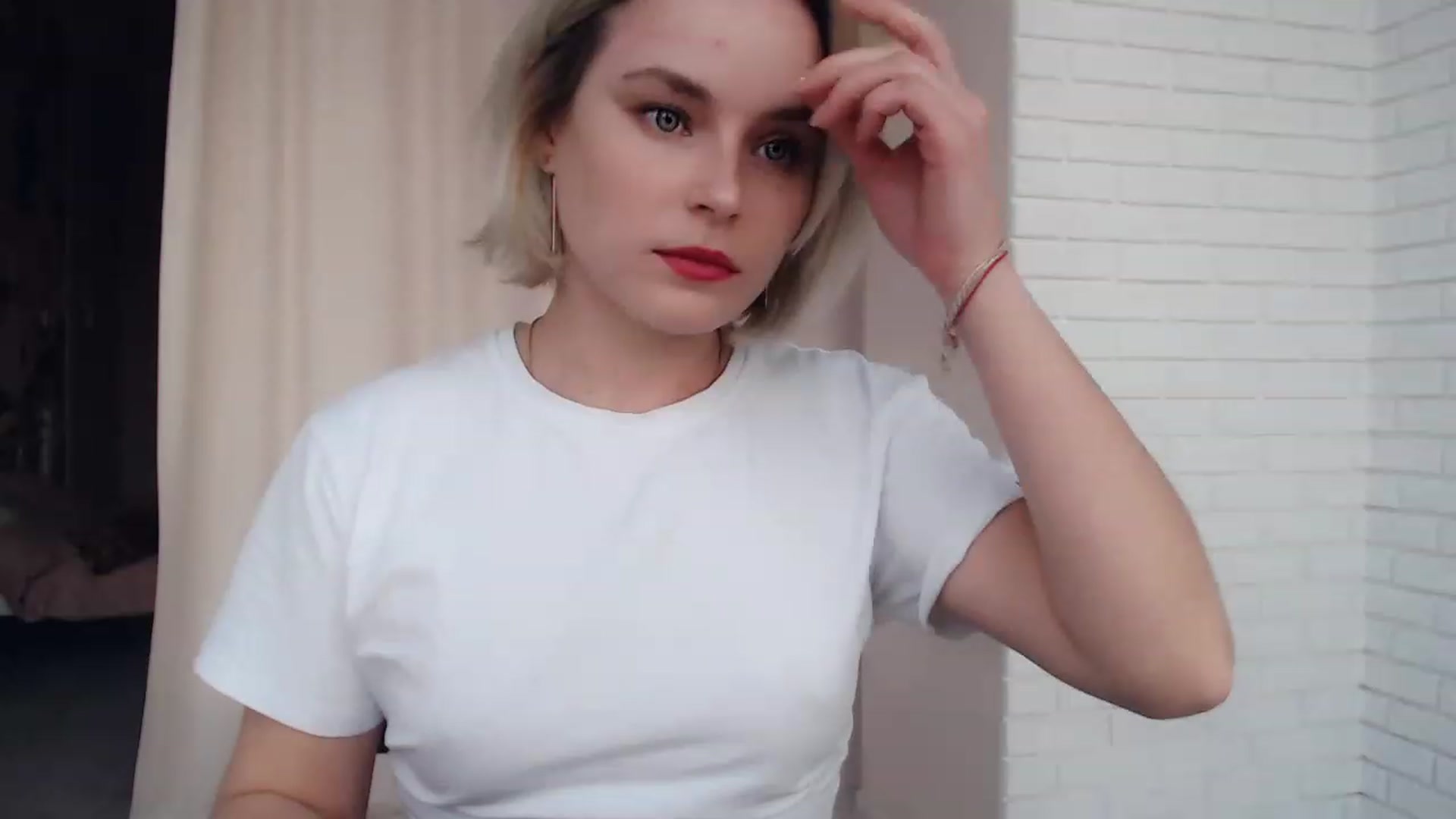 Gallery image thumbnail from EMMA_U2's myfreecams stream on, 02/17/2023, 15:44 image 7 of 20