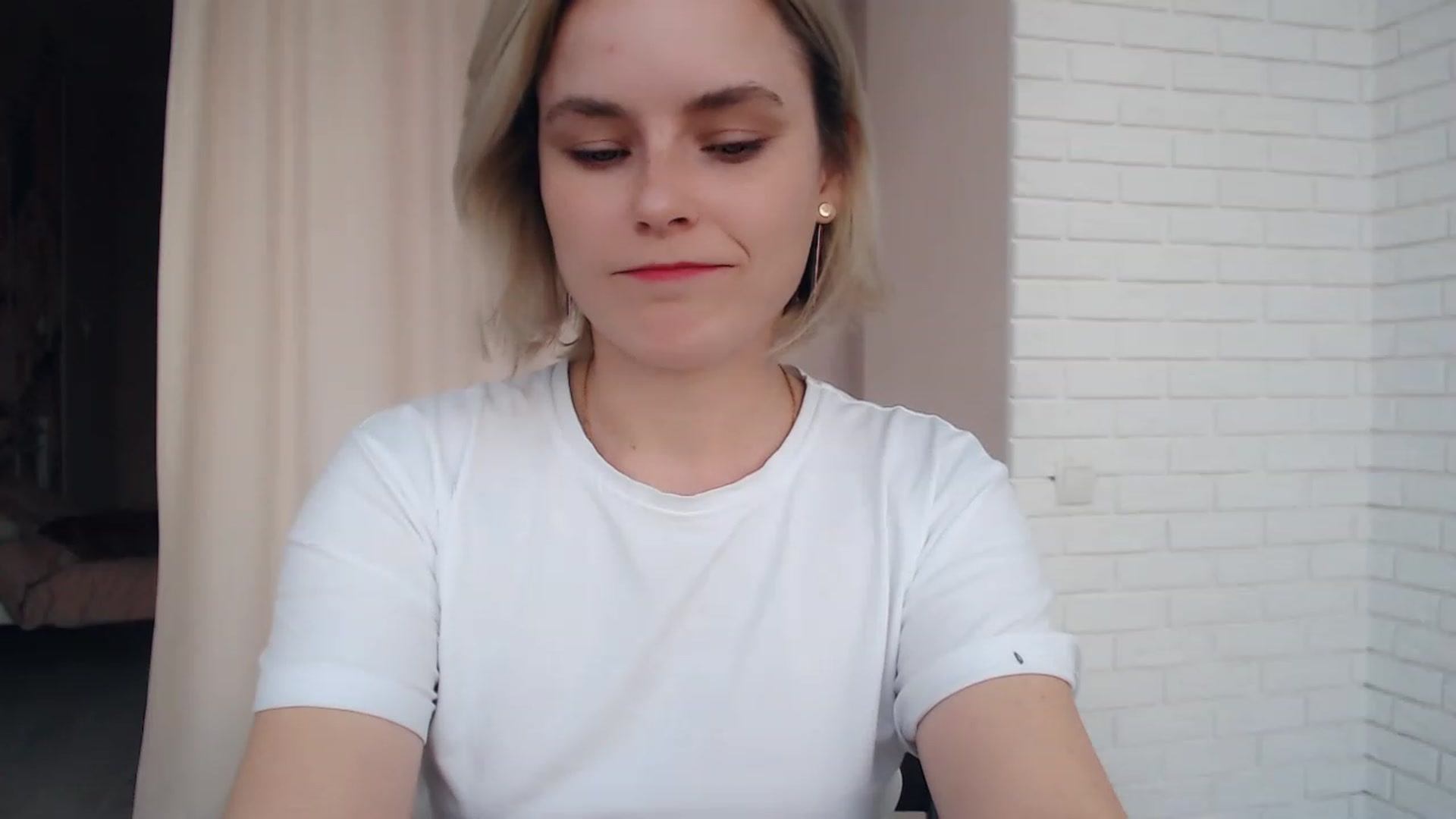 Gallery image thumbnail from EMMA_U2's myfreecams stream on, 02/17/2023, 15:44 image 6 of 20