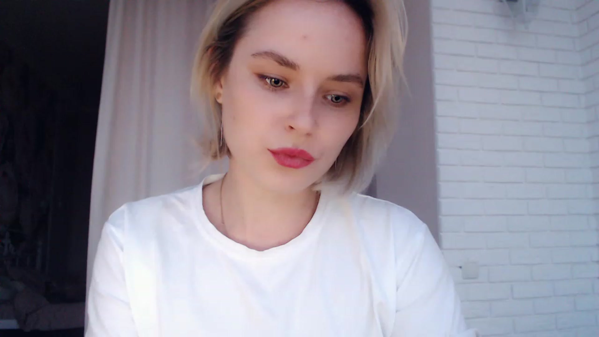 Gallery image thumbnail from EMMA_U2's myfreecams stream on, 02/17/2023, 15:44 image 18 of 20