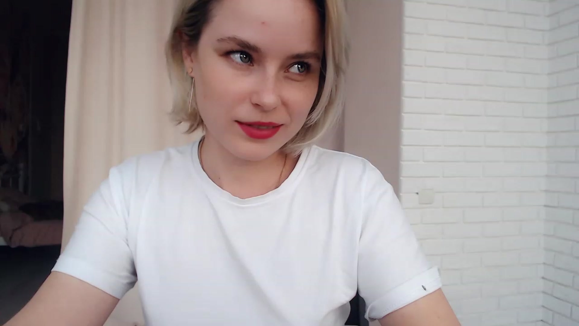 Gallery image thumbnail from EMMA_U2's myfreecams stream on, 02/17/2023, 15:44 image 2 of 20