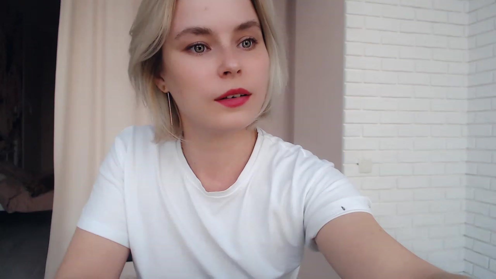 Gallery image thumbnail from EMMA_U2's myfreecams stream on, 02/17/2023, 15:44 image 9 of 20