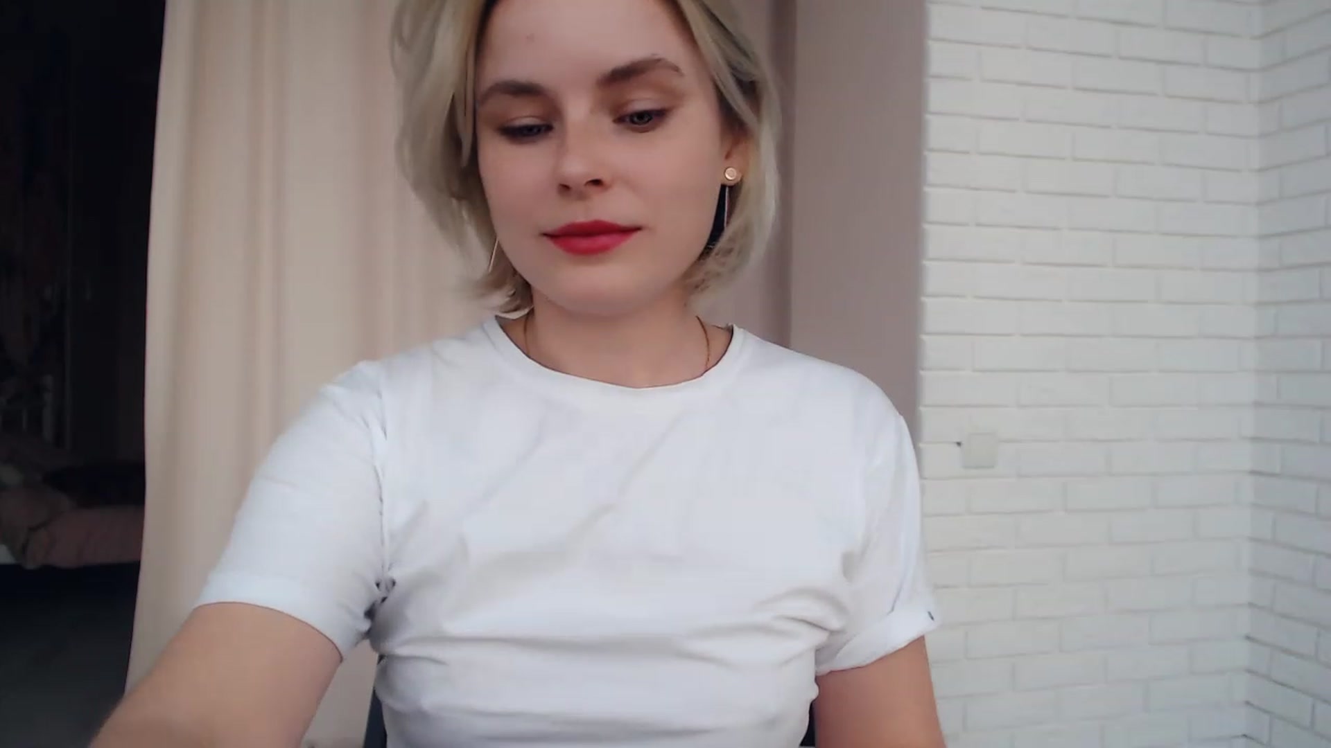 Gallery image thumbnail from EMMA_U2's myfreecams stream on, 02/17/2023, 15:44 image 4 of 20