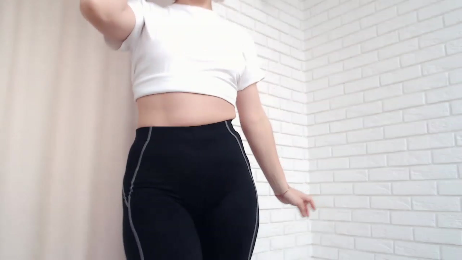 Gallery image thumbnail from EMMA_U2's myfreecams stream on, 02/17/2023, 15:44 image 12 of 20