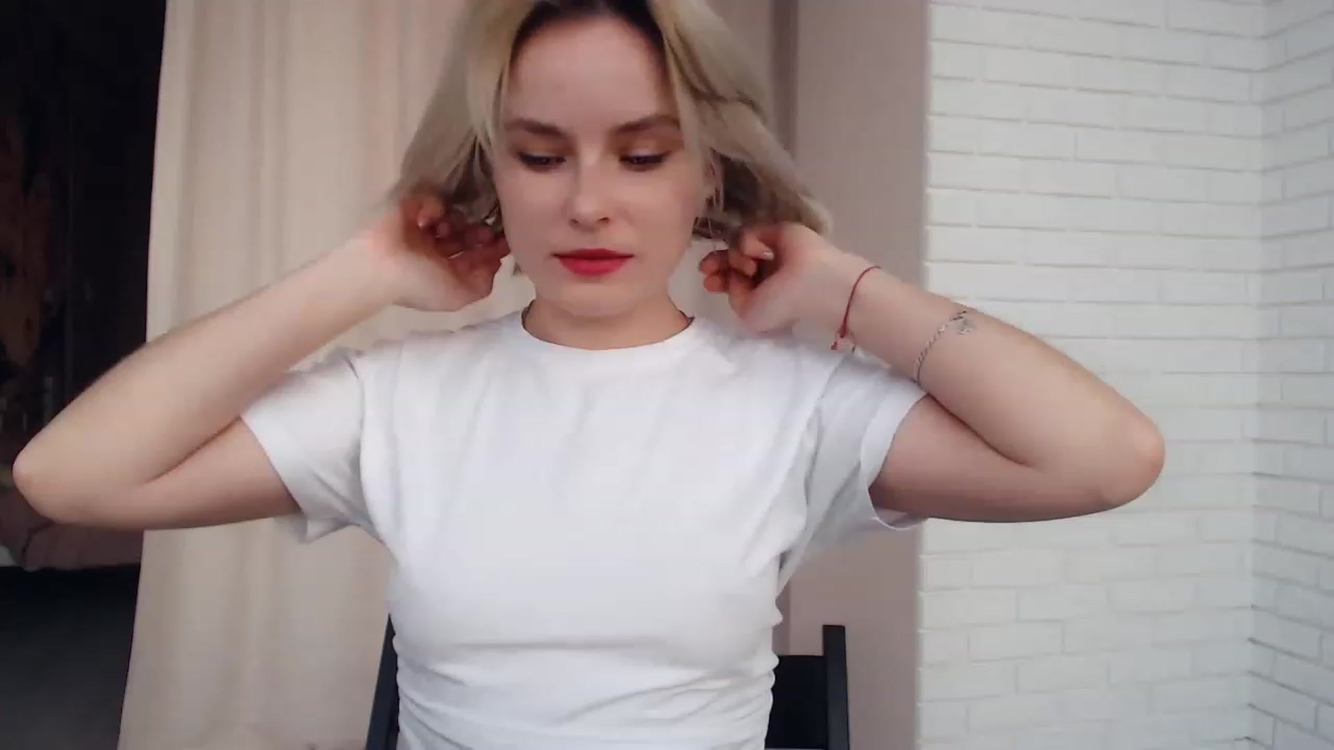 Gallery image thumbnail from EMMA_U2's myfreecams stream on, 02/17/2023, 15:44 image 1 of 20