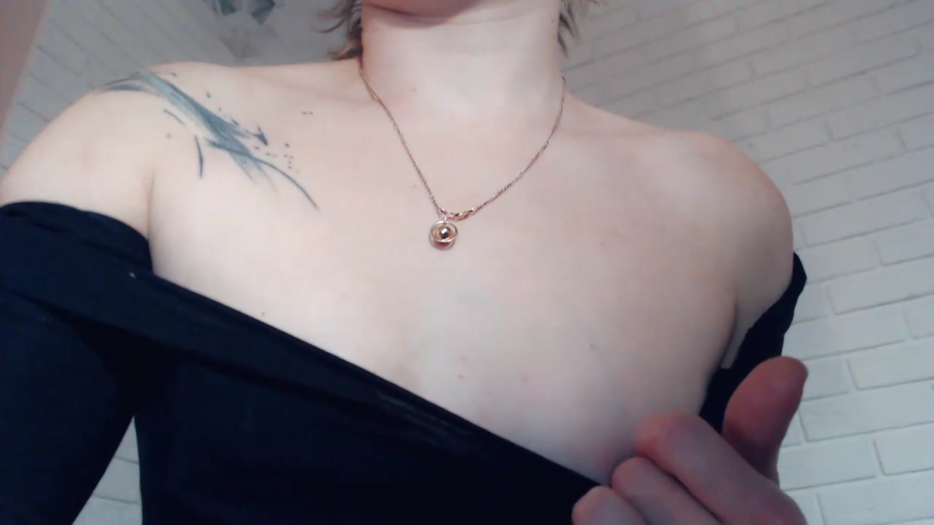 Gallery image thumbnail from EMMA_U2's myfreecams stream on, 02/19/2023, 01:28 image 13 of 20