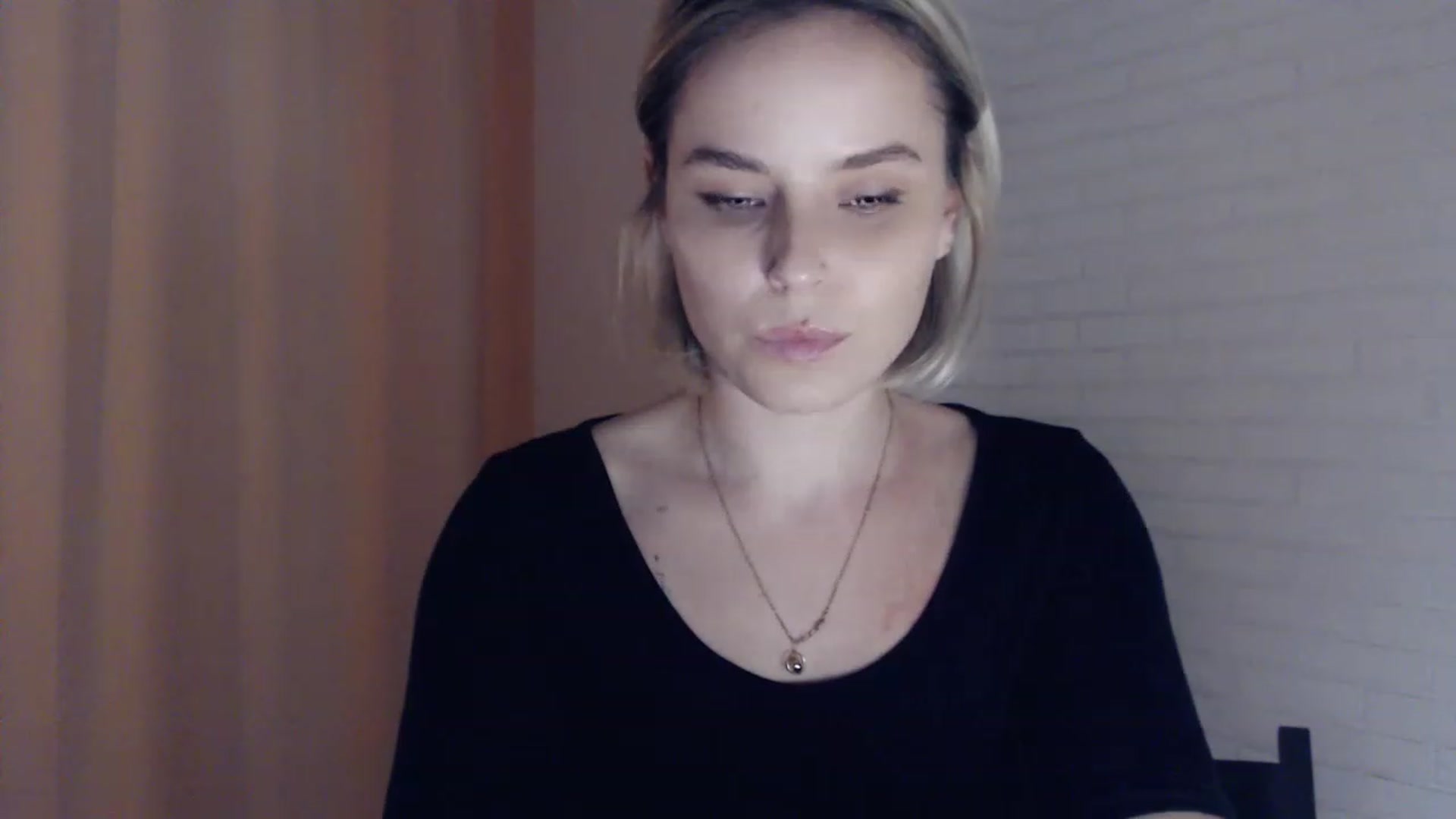 Gallery image thumbnail from EMMA_U2's myfreecams stream on, 02/19/2023, 01:28 image 5 of 20
