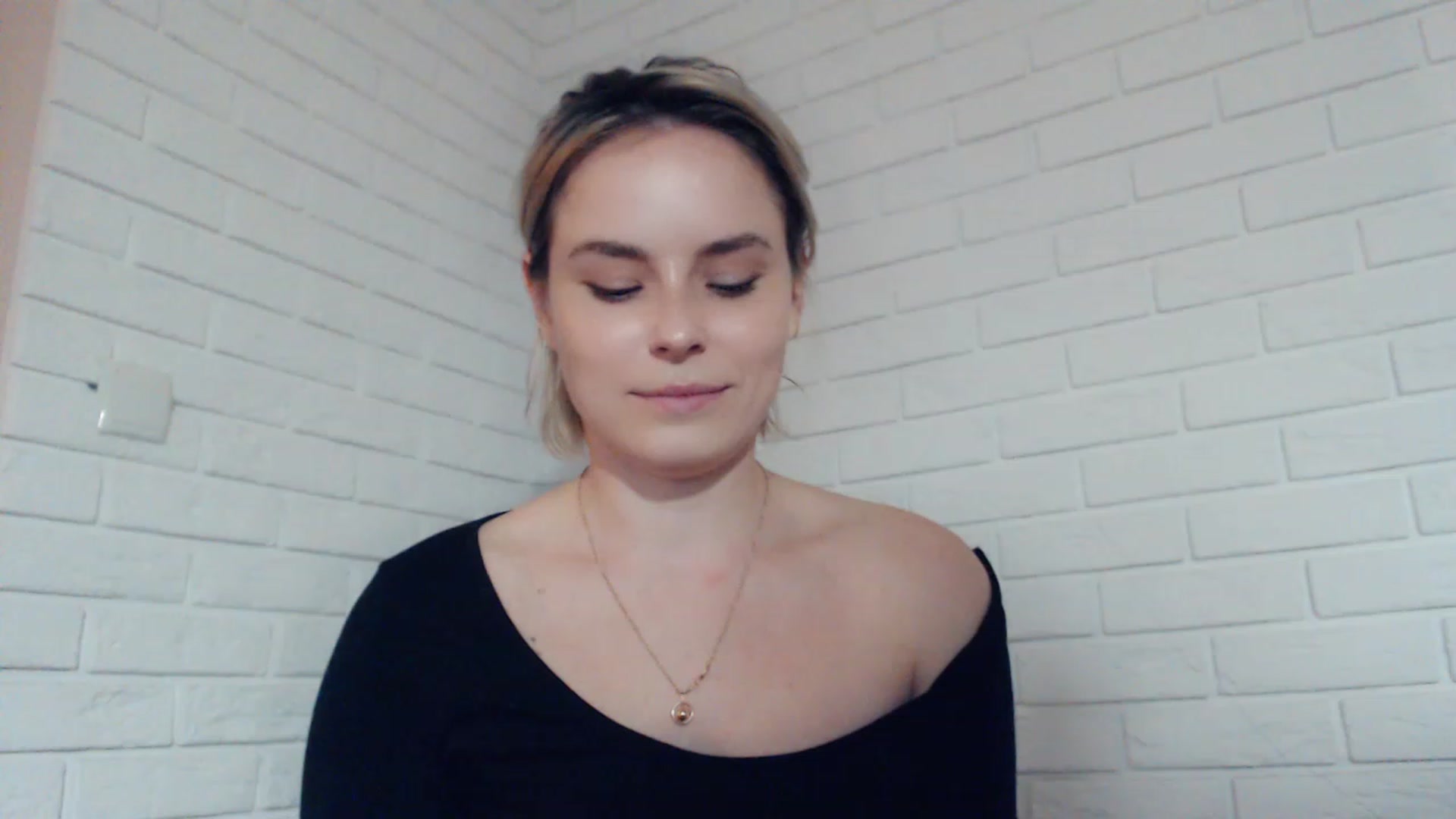 Gallery image thumbnail from EMMA_U2's myfreecams stream on, 02/19/2023, 01:28 image 15 of 20