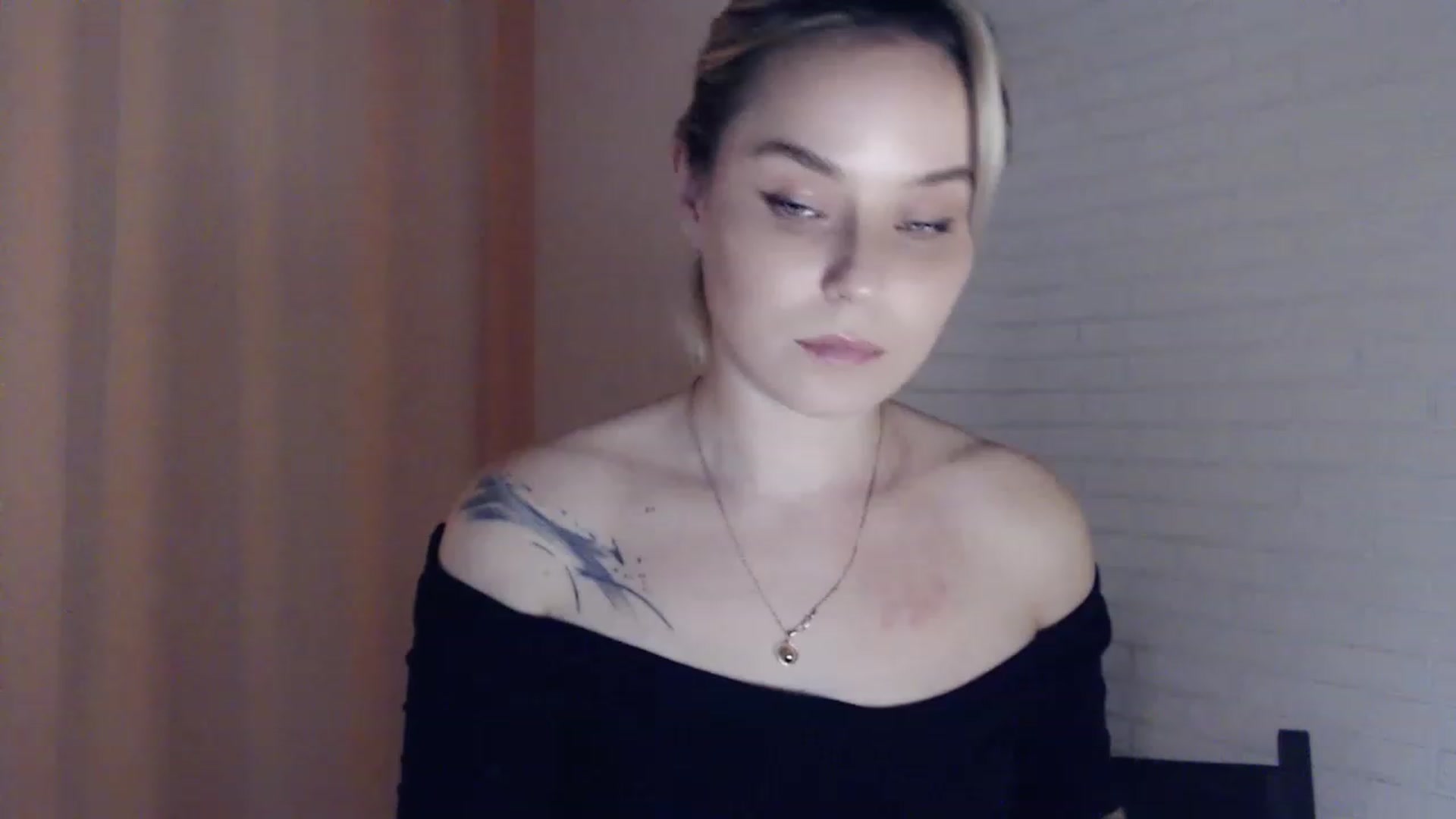 Gallery image thumbnail from EMMA_U2's myfreecams stream on, 02/19/2023, 01:28 image 6 of 20