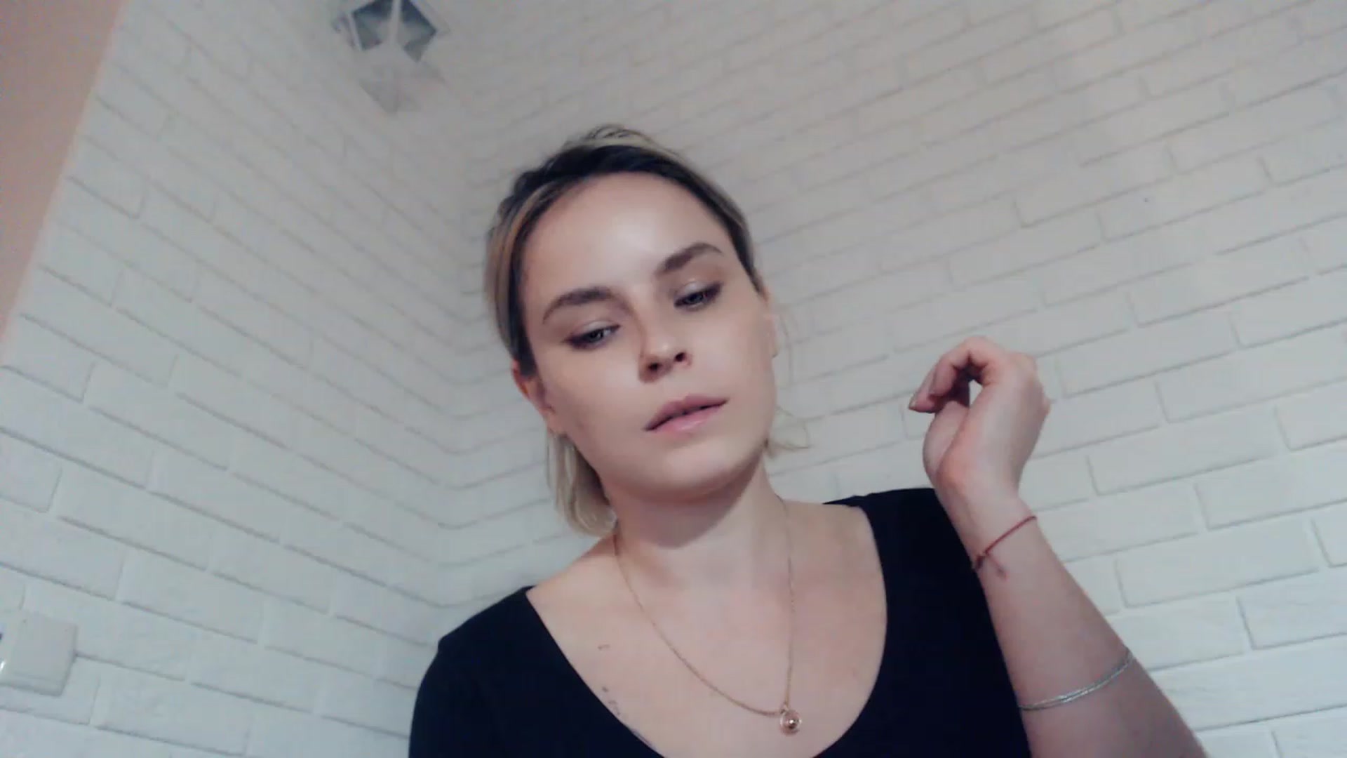 Gallery image thumbnail from EMMA_U2's myfreecams stream on, 02/19/2023, 01:28 image 17 of 20