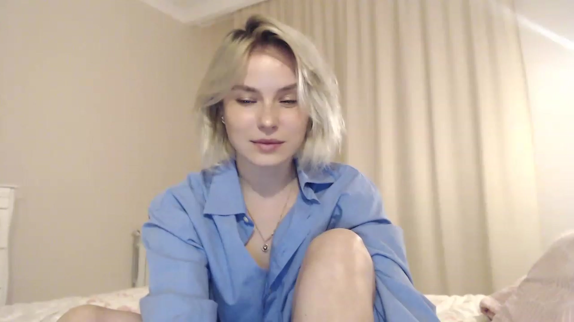 Gallery image thumbnail from EMMA_U2's myfreecams stream on, 02/21/2023, 02:18 image 6 of 20