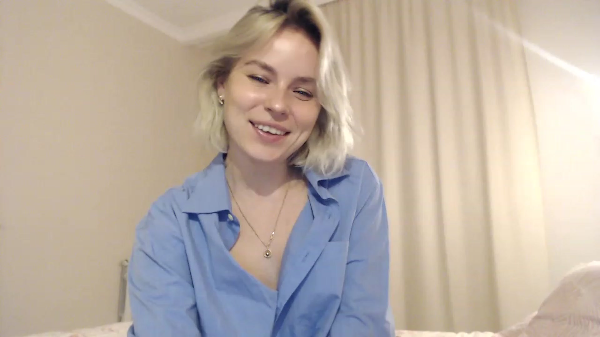 Gallery image thumbnail from EMMA_U2's myfreecams stream on, 02/21/2023, 02:18 image 5 of 20