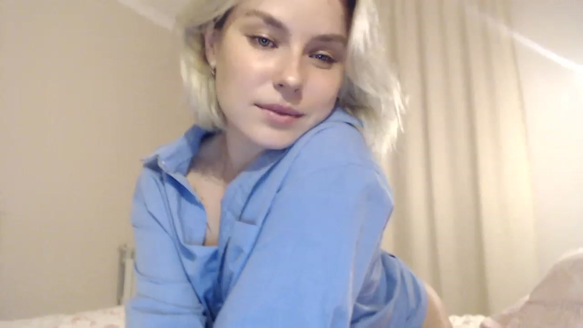 Gallery image thumbnail from EMMA_U2's myfreecams stream on, 02/21/2023, 02:18 image 2 of 20
