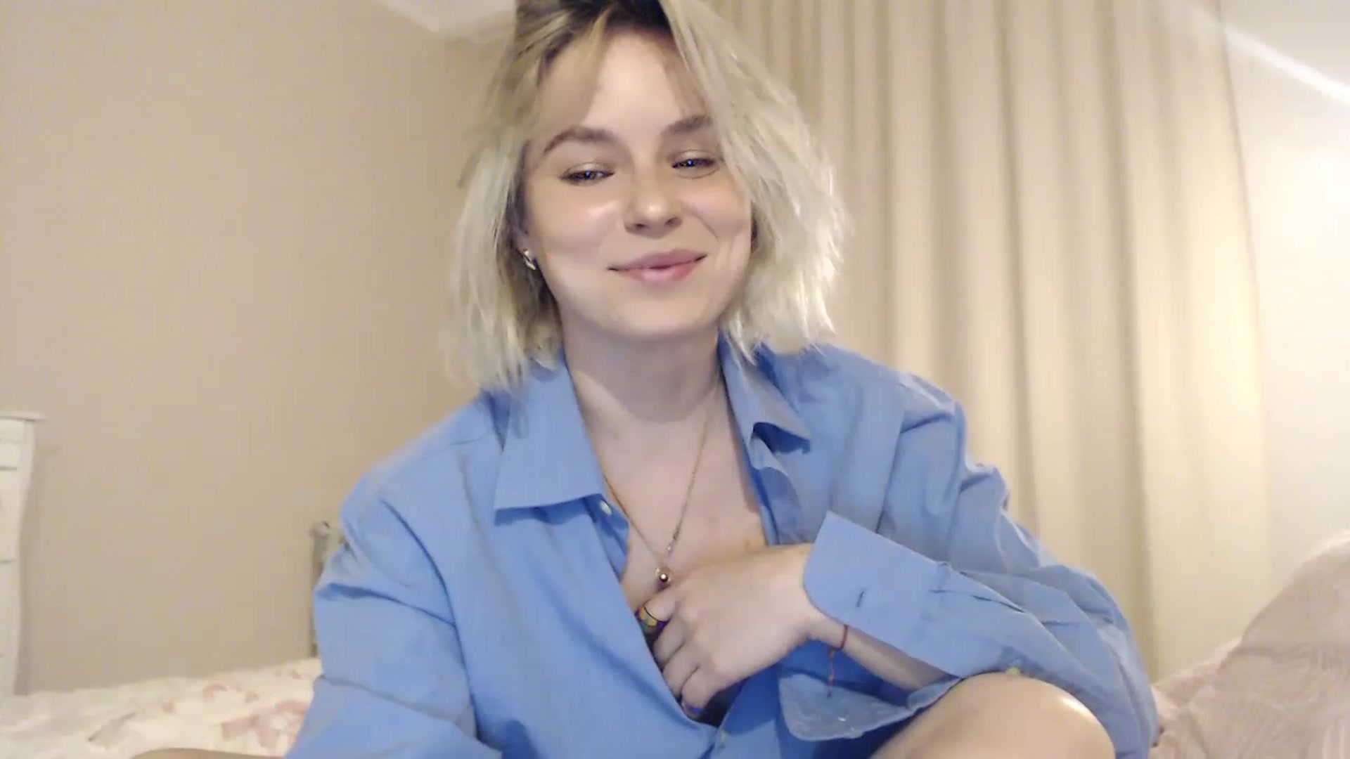 Gallery image thumbnail from EMMA_U2's myfreecams stream on, 02/21/2023, 02:18 image 8 of 20